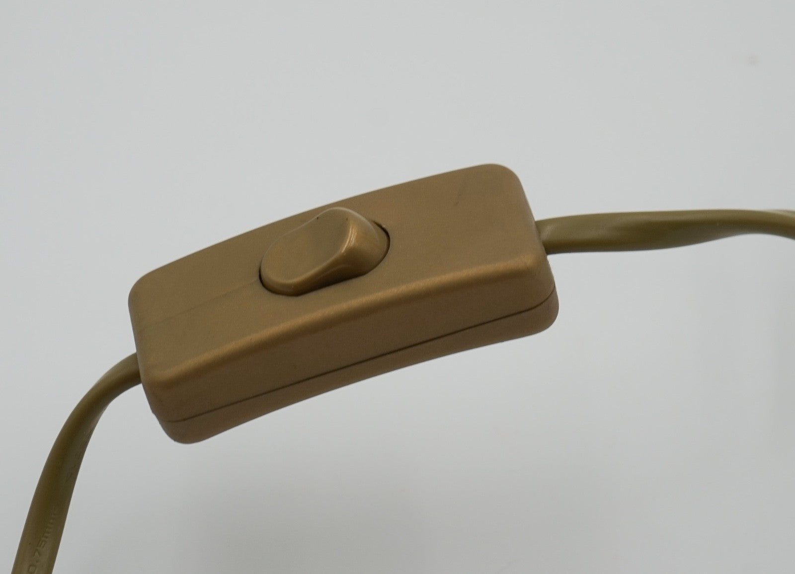 VINTAGE BRASS TABLE OR DESK LAMP WITH LIGHT SWITCH