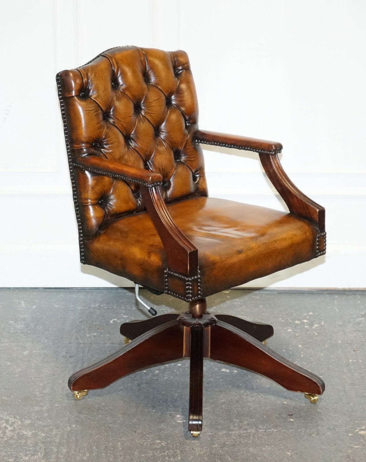 RARE CIGAR BROWN LEATHER CHESTERFIELD DIRECTIONS CONFERENCE LEATHER CHAIR