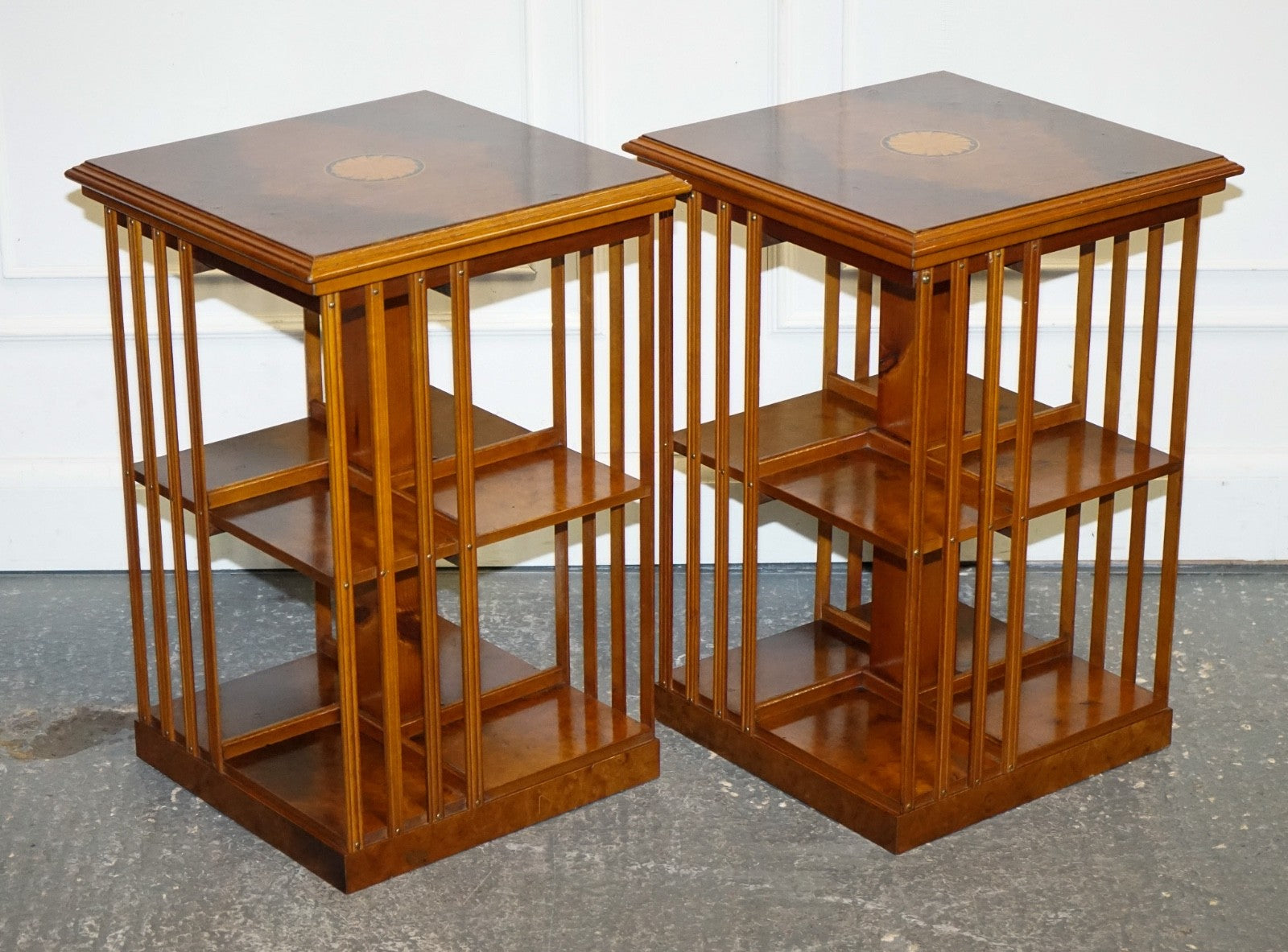 RESTORED PAIR OF ANTIQUE STYLE SHERATON REVIVAL BURR WALNUT BOOKCASES SIDE TABLE