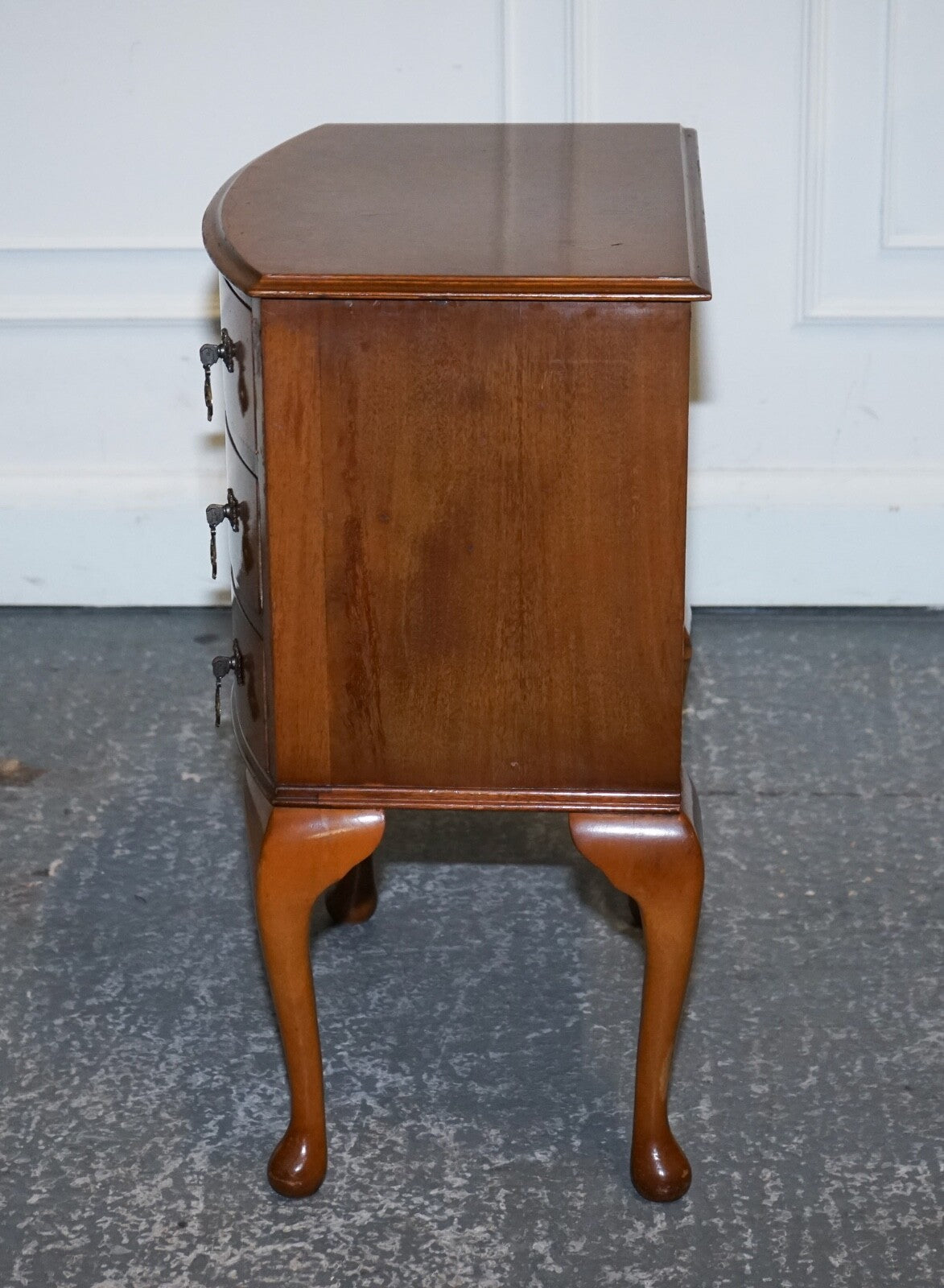GORGEOUS VINTAGE ART DECO STYLE BURR WALNUT SIDE END LAMP TABLE QUEEN ANNE LEGS