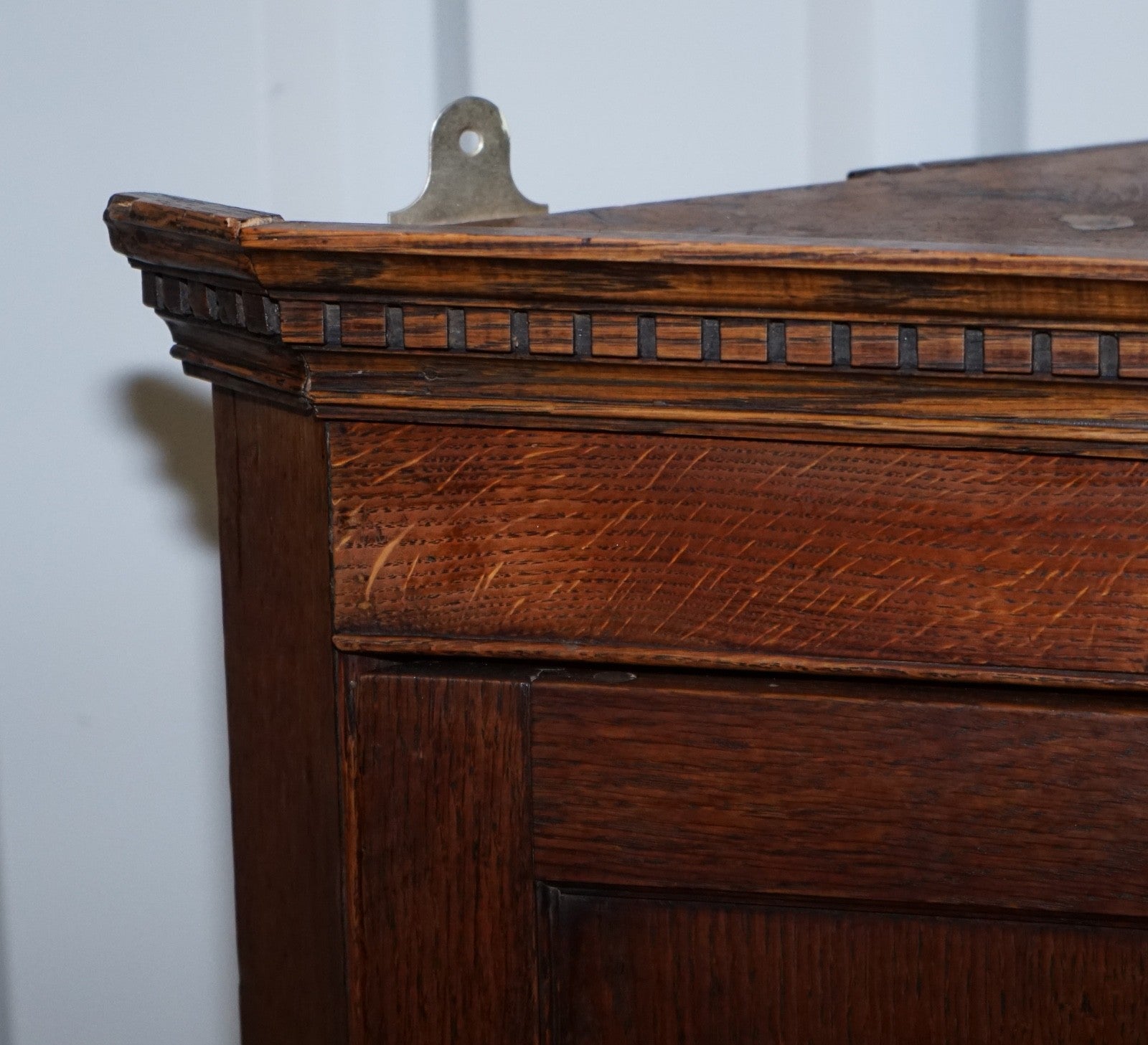 ANTIQUE ENGLISH OAK HANGING CORNER CUPBOARD CABINET