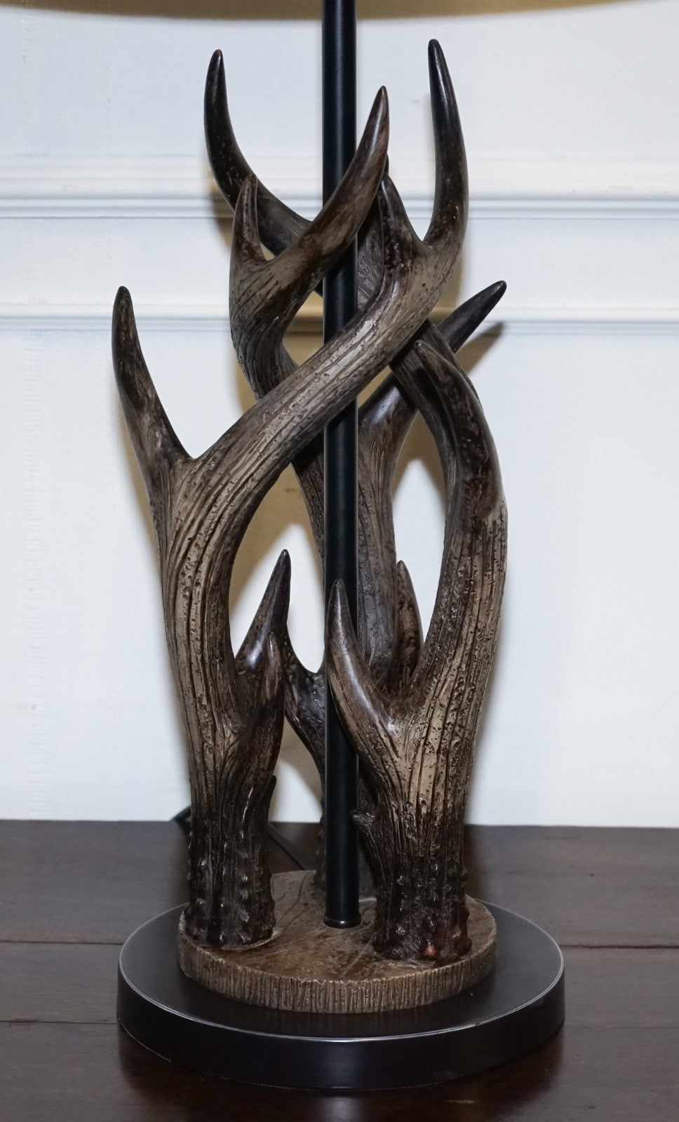 VINTAGE RUSTIC COUNTRY FAUX ANTLER TABLE LAMP WITH MATCHING SHADE