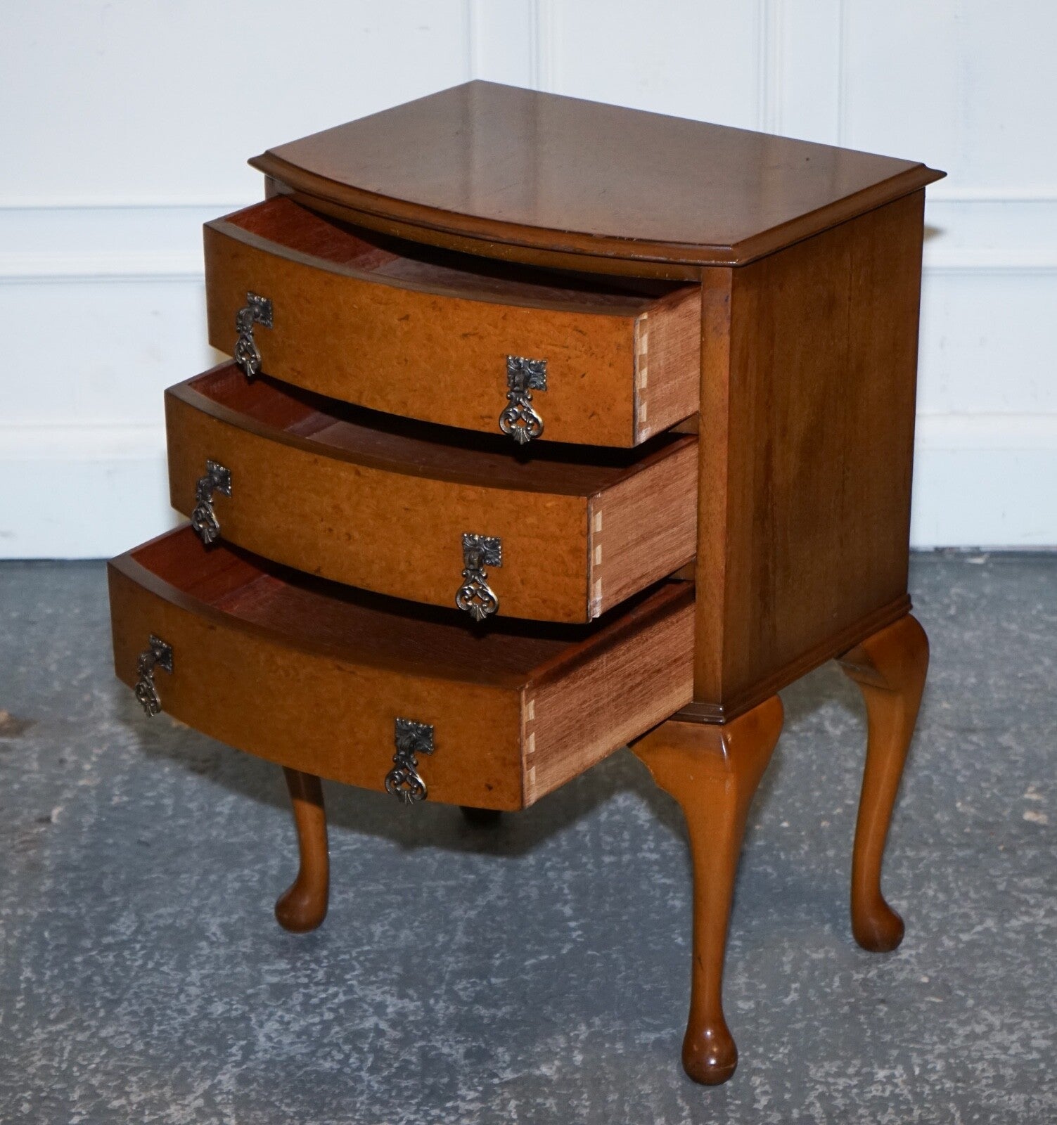 GORGEOUS VINTAGE ART DECO STYLE BURR WALNUT SIDE END LAMP TABLE QUEEN ANNE LEGS