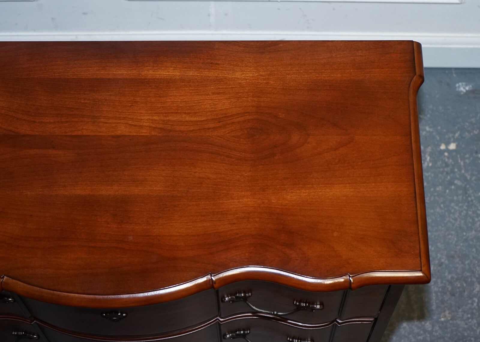 RALPH LAUREN VINTAGE GEORGIAN STYLE SERPENTINE FRONTED HARDWOOD CHEST OF DRAWERS