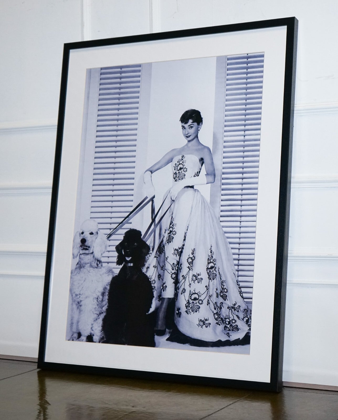 FRAMED PRINT OF AUDREY HEPBURN IN THE SiLK ORGANDY BALL GOWN