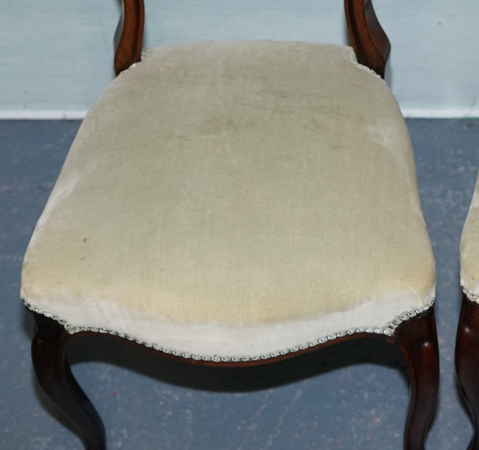 SET OF SIX CIRCA 1860 VICTORIAN BALLOON BACK DINNING CHAIRS