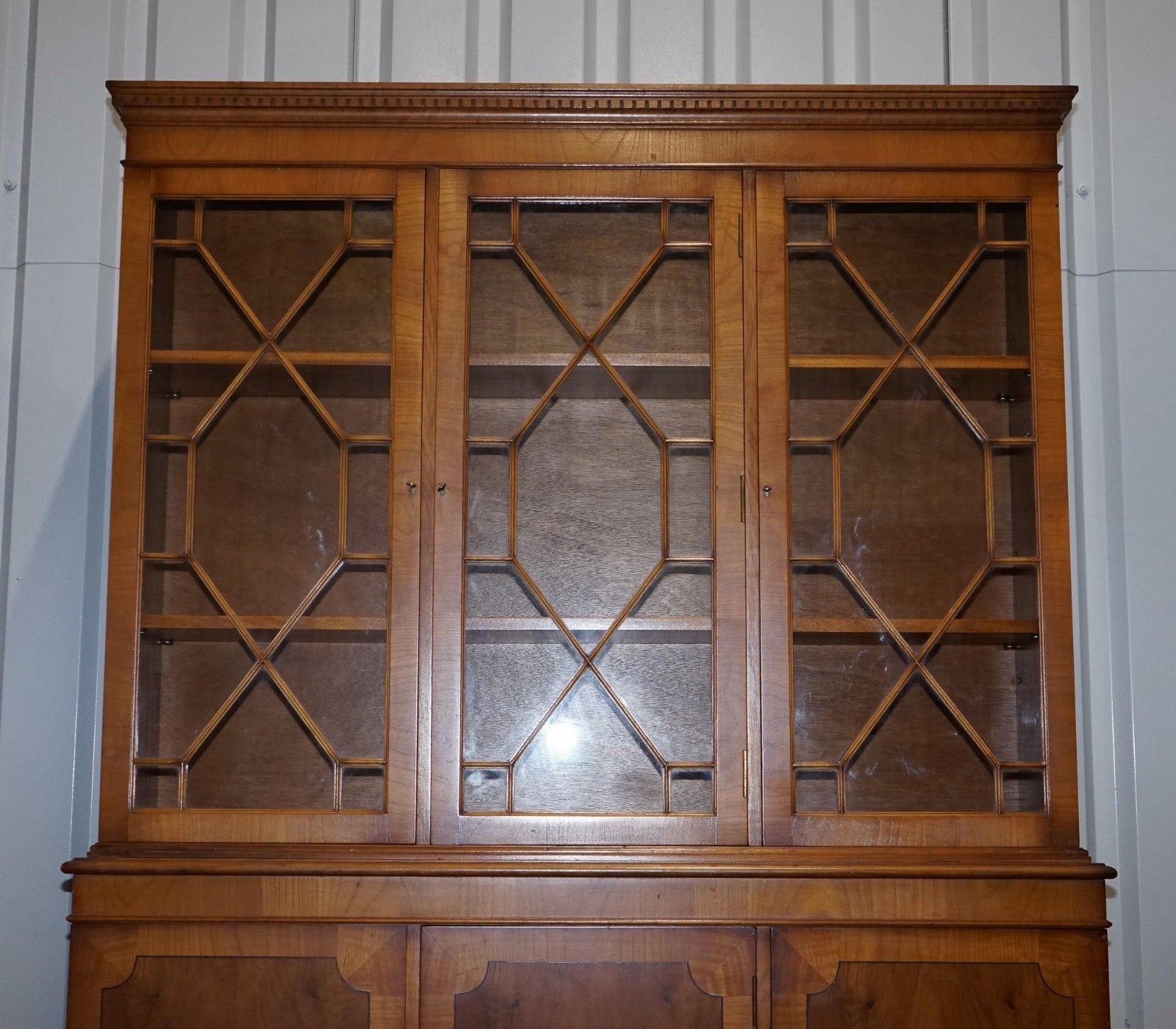 VINTAGE ENGLISH BURR YEW WOOD 3 DOOR ASTRAGAL GLAZED DISPLAY BOOKCASE CABINET