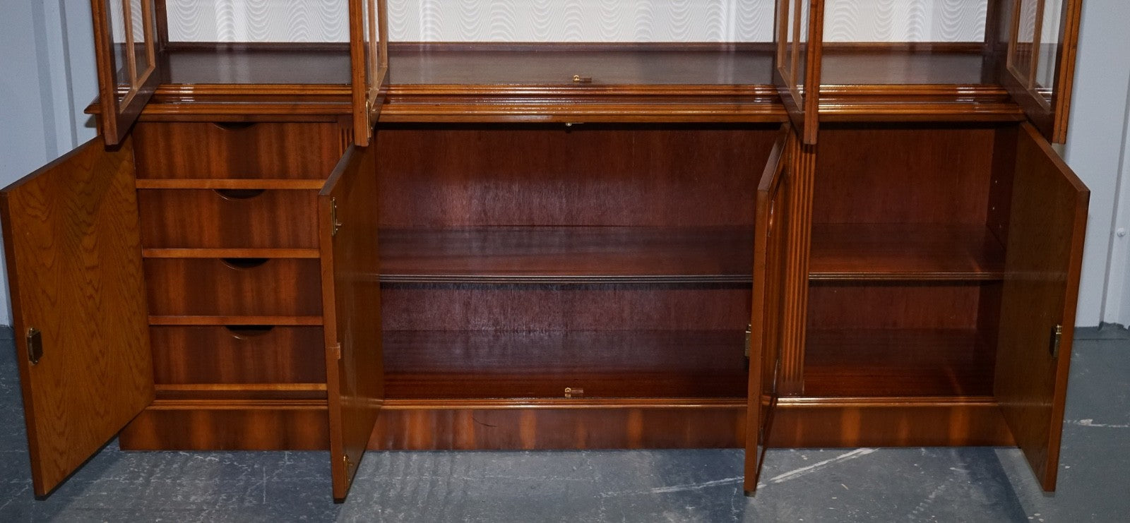 ANTIQUE GEORGIAN STYLE YEW WOOD FOUR DOOR DISPLAY CABINET BOOKCASE