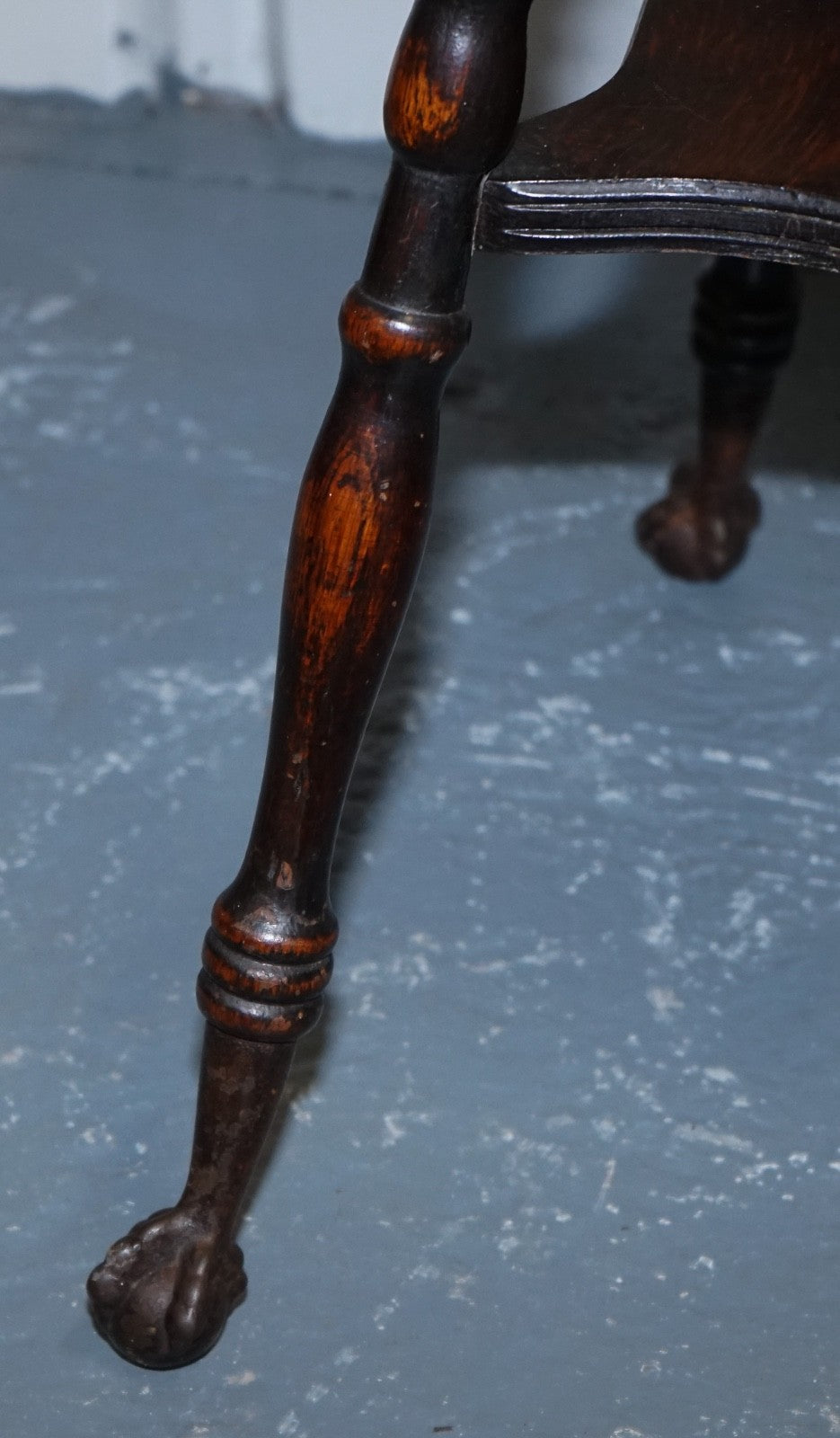 ANTIQUE VICTORIAN TIGER OAK SIDE TABLE TURNED BOBBIN LEGS WITH CAST IRON FEET