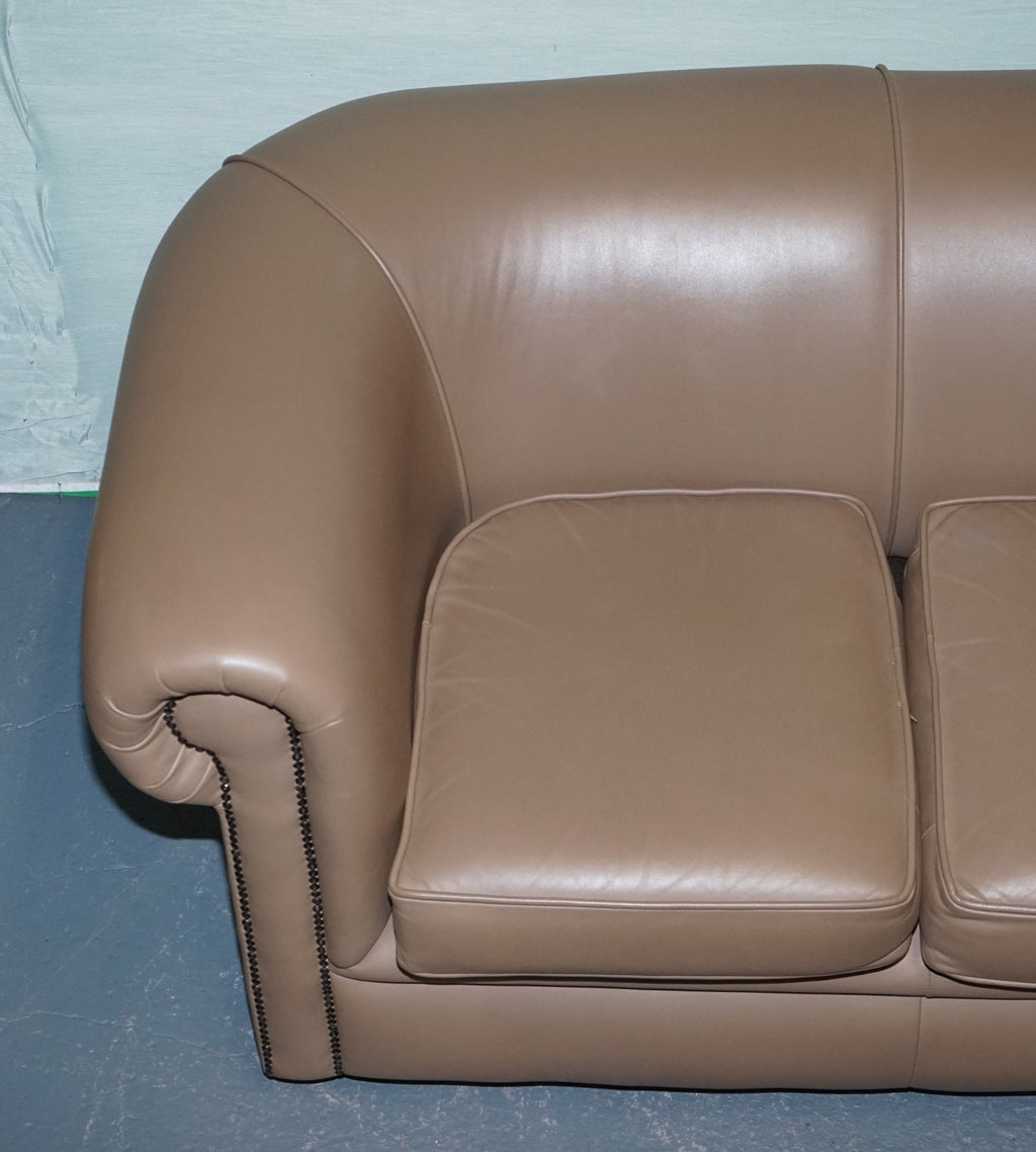 VINTAGE CHESTERFIELD ANDREW MUiRHEAD TAN LEATHER TUB TWO SEATER SOFA STUD DETAIL