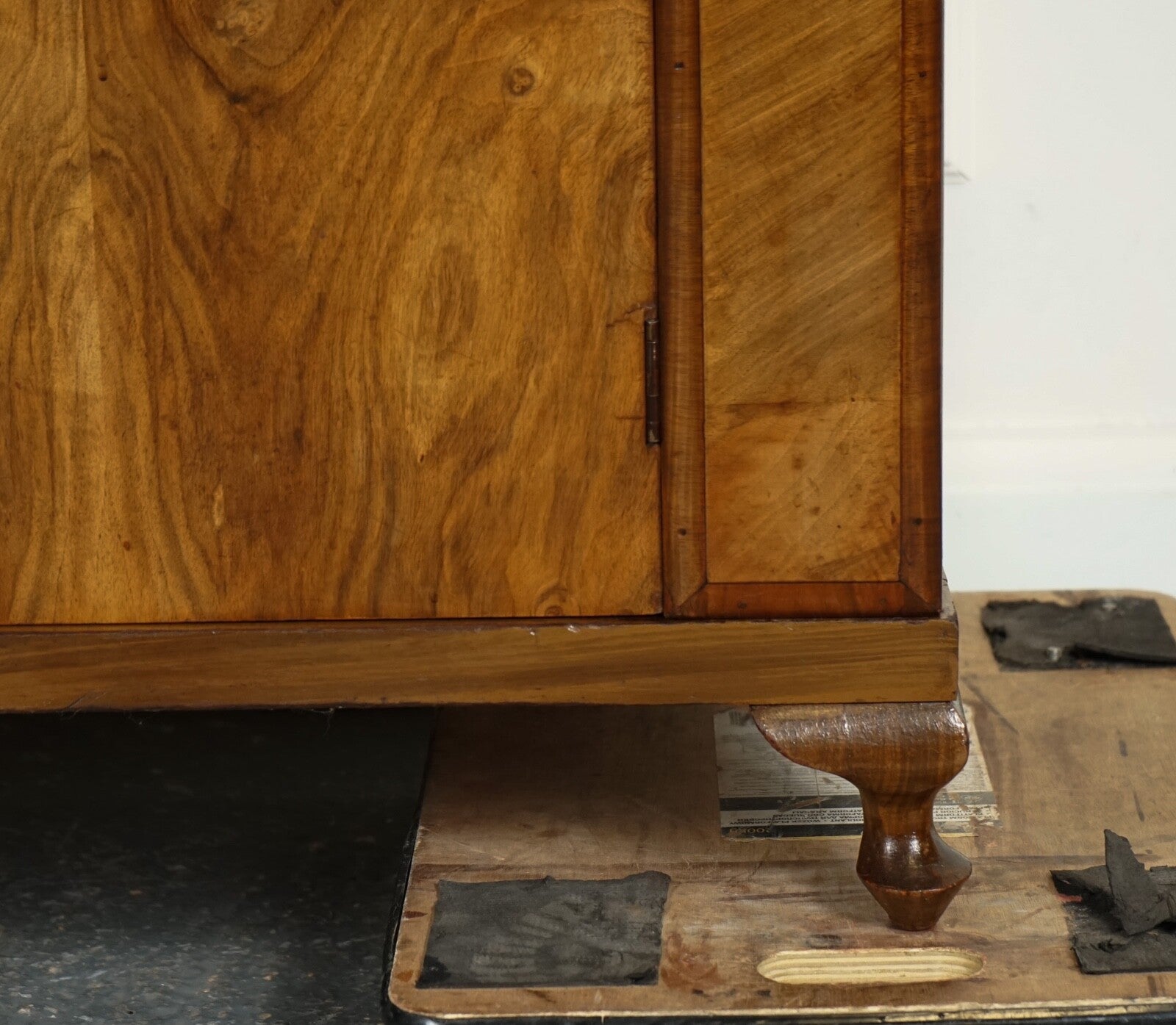 LOVELY ART DECO LARGE BURR WALNUT WARDROBE