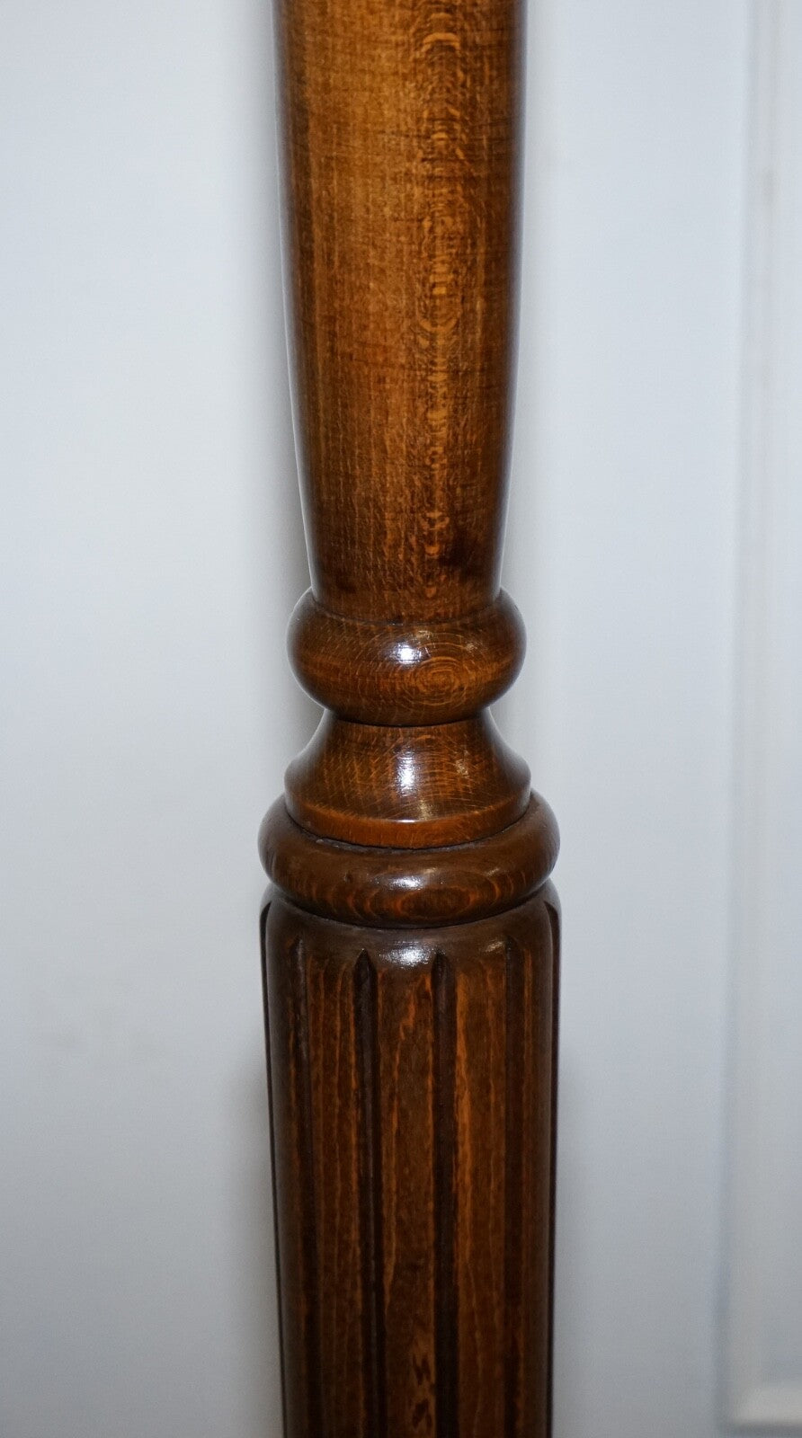 ANTIQUE 1930'S FRENCH POLISHED WALNUT STANDARD FLOOR LAMP