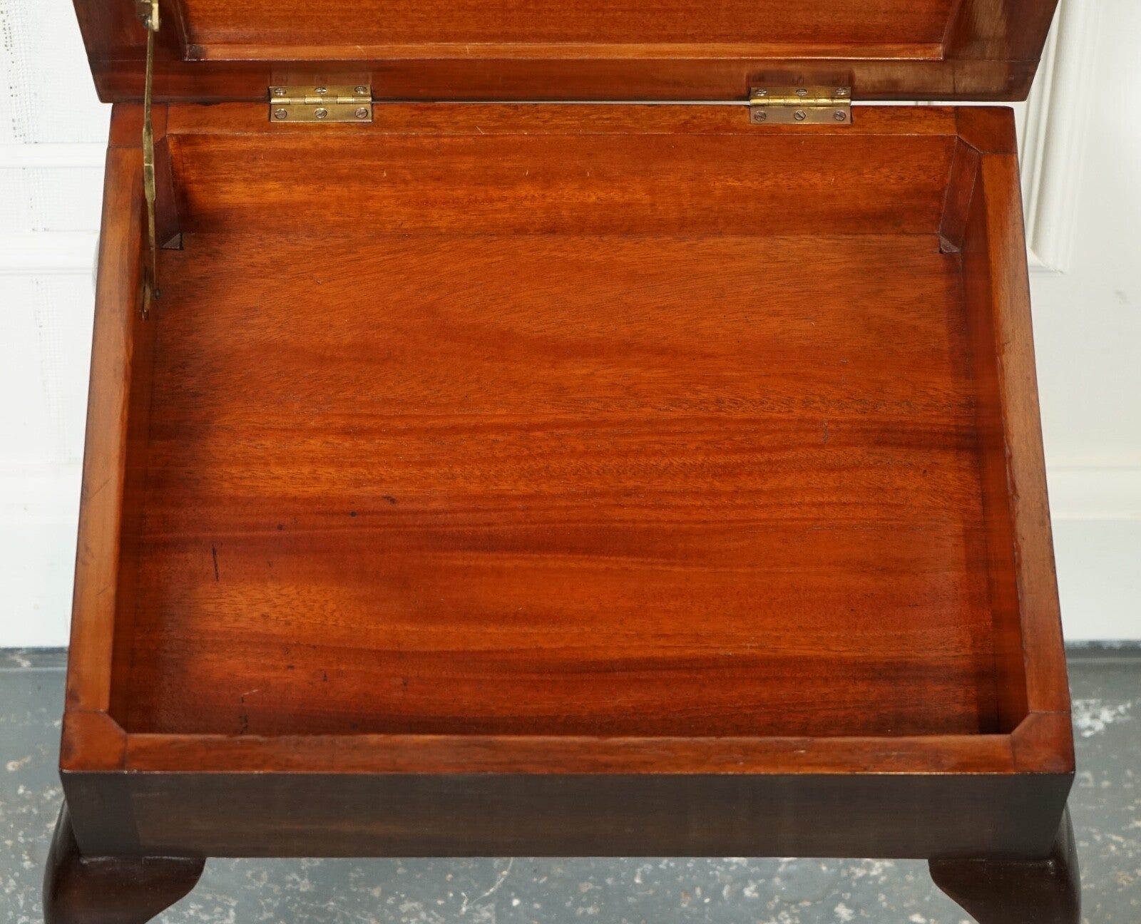 LAiDLER ROBSONS PIANO STOOL WITH STORAGE ON CLAW & BALL FEET