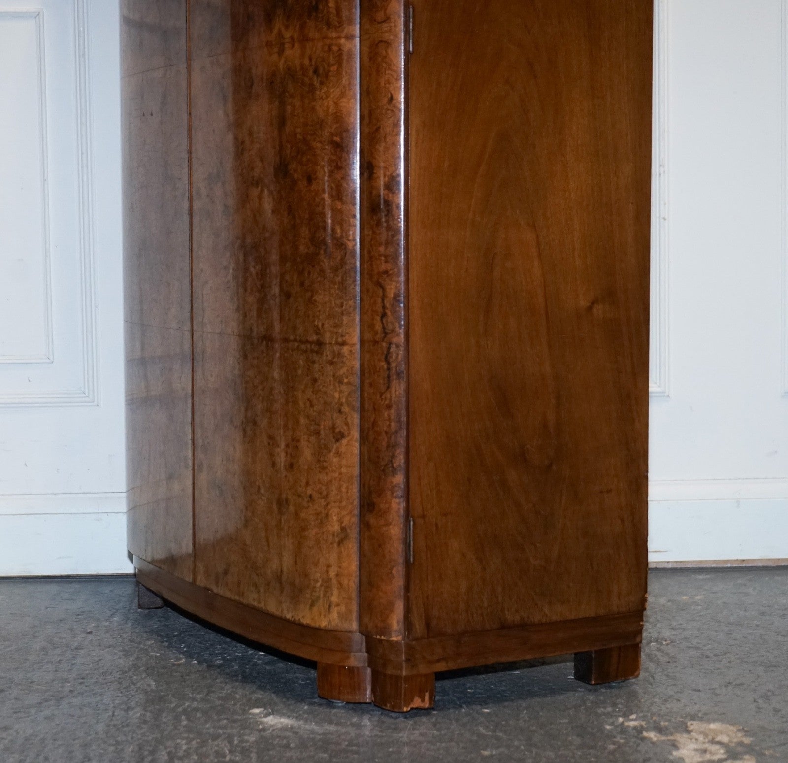 ANTIQUE CIRCA 1930'S ENGLISH BURR WALNUT ART DECO TWO DOOR WARDROBE WITH SHELVES