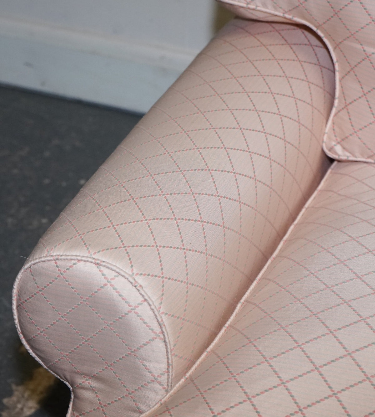 TRADITIONAL ENGLISH COUNTRY HOUSE ARMCHAIR WITH FOOTSTOOL FEATHER FILLED