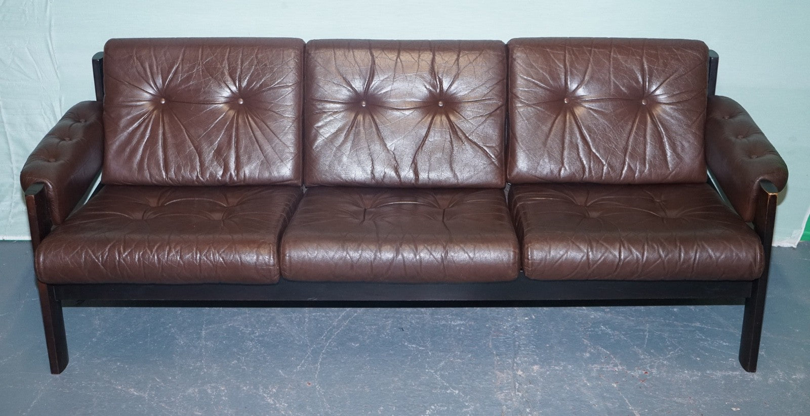 SCANDiNAVIAN ViNTAGE EKORNES STRESSLESS THREE SEATER SOFA