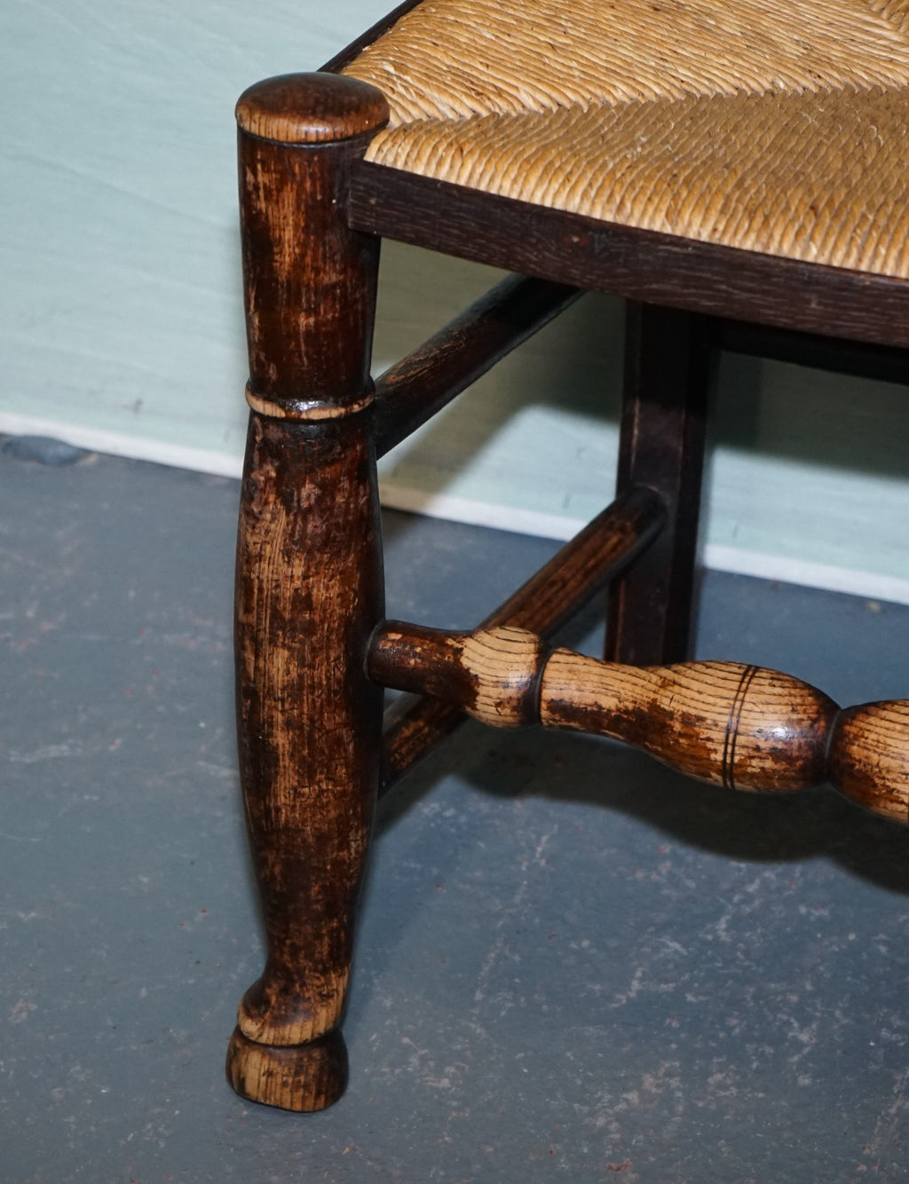 SET OF FOUR SOLID OAK COUNTRY HOUSE STRAW SEAT LADDER BACK DINING CHAIRS