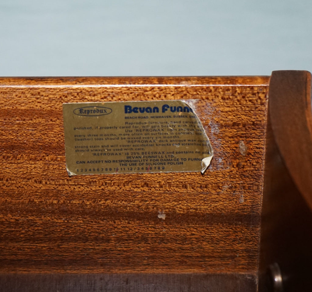 BEVAN FUNNELL REPRODUX BURR WALNUT SERPENTINE CHEST DRAWER BEDSIDE CABINET