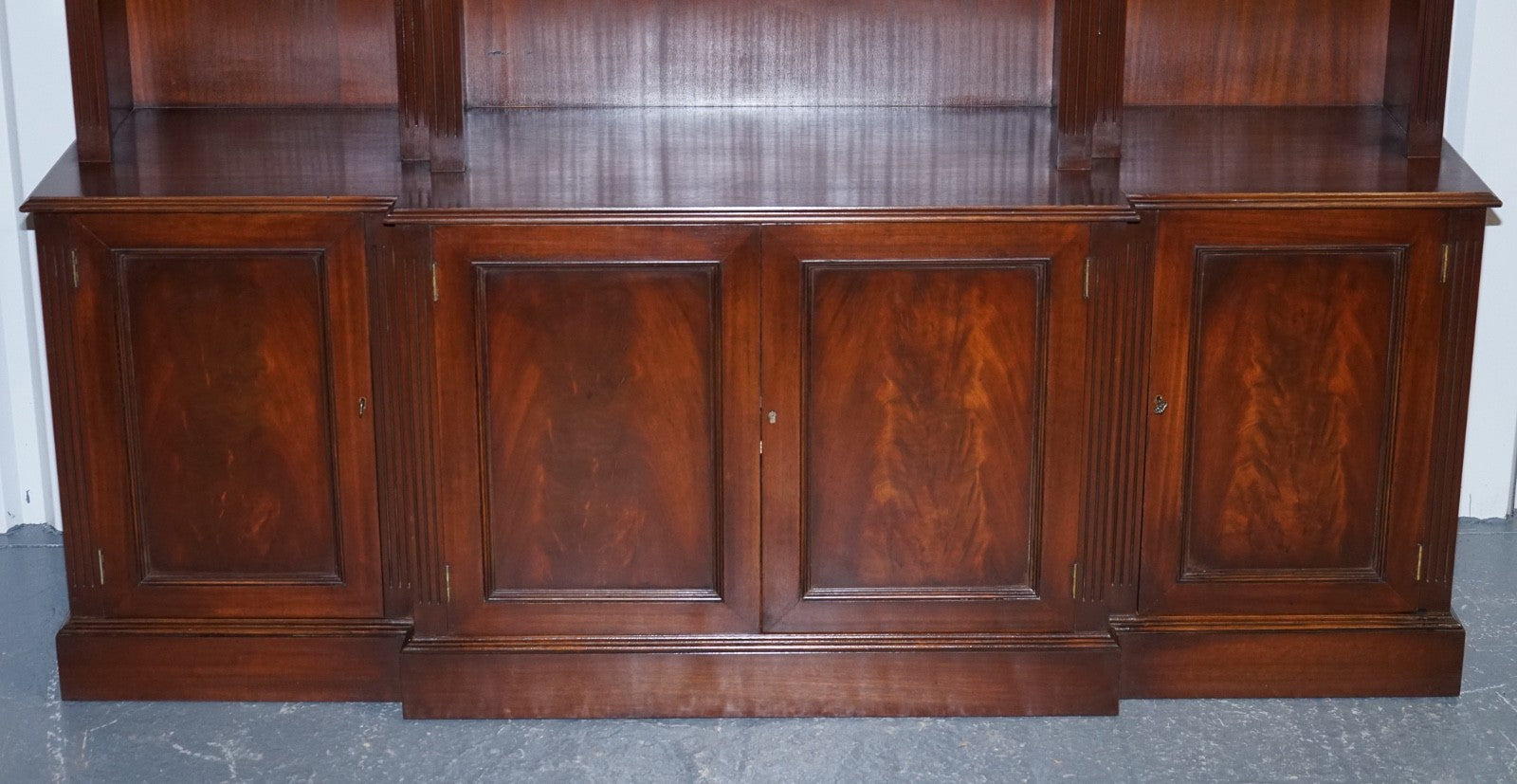 REGENCY STYLE BREAKFRONT OPEN BOOKCASE DISPLAY CABINET SHELVES & CUPBOARDS