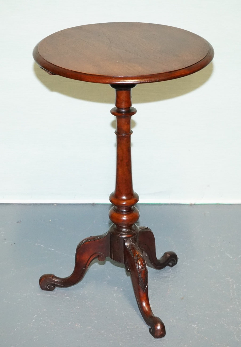 ANTIQUE VICTORIAN TRIPOD SIDE TABLE ROUND WINE TABLE WITH CABRIOLE LEGS