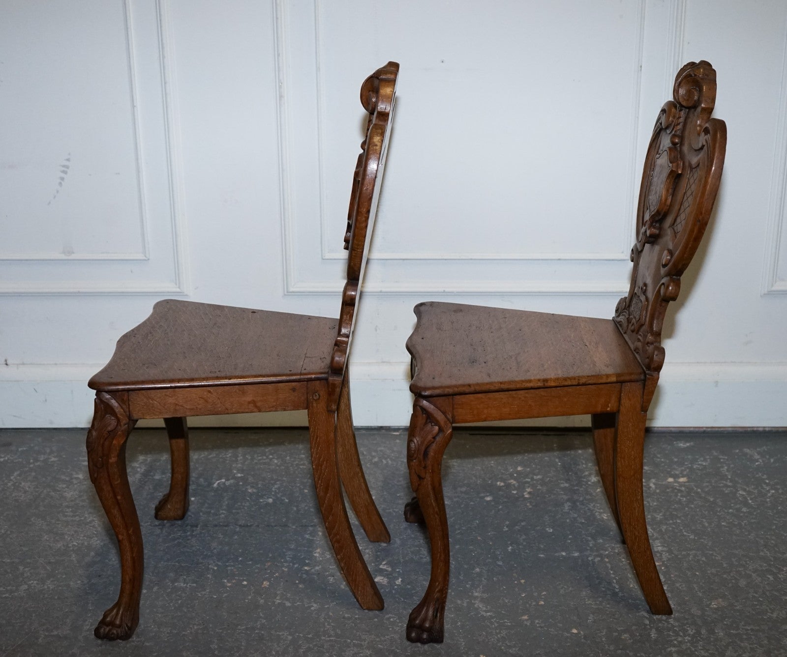 ANTIQUE PAIR OF VICTORIAN SOLID OAK CARVED HALLWAY CHAIRS WITH LION PAW FEET