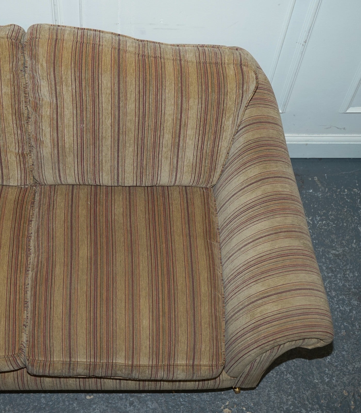 VINTAGE PARKER KNOLL WESTBURY 2 SEATER FABRIC SOFA WITH CASTOR FEET