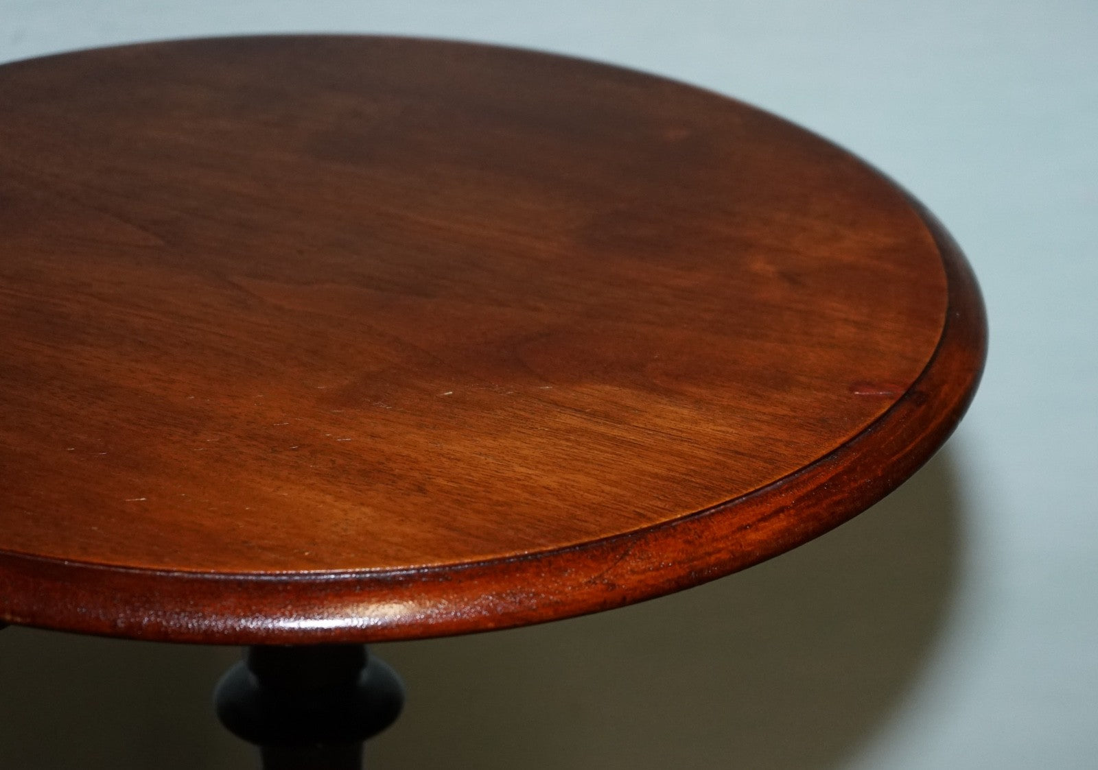 ANTIQUE VICTORIAN TRIPOD SIDE TABLE ROUND WINE TABLE WITH CABRIOLE LEGS