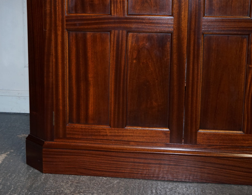 STUNNING LARGE BESPOKE PANELLED HALLWAY CUPBOARD WARDROBE AMOIRE