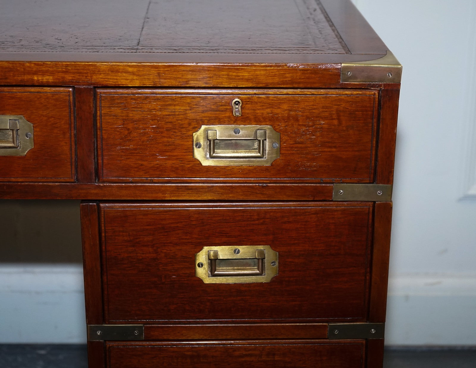FULLY RESTORED MILITARY CAMPAIGN TWIN PEDESTAL DESK BROWN LEATHER TOP