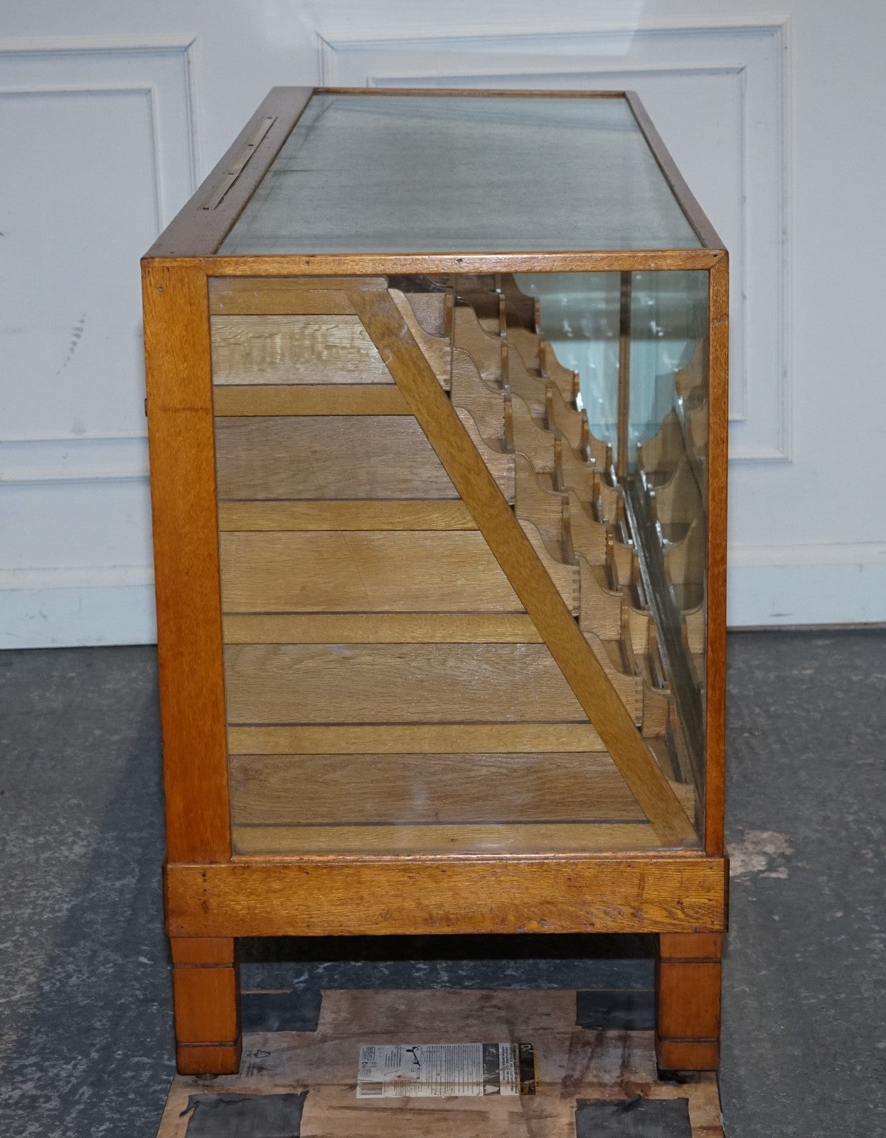 ANTIQUE 1920 ENGLISH VICTORIAN OAK HABERDASHERY SHOP COUNTER WITH ORIGINAL GLASS