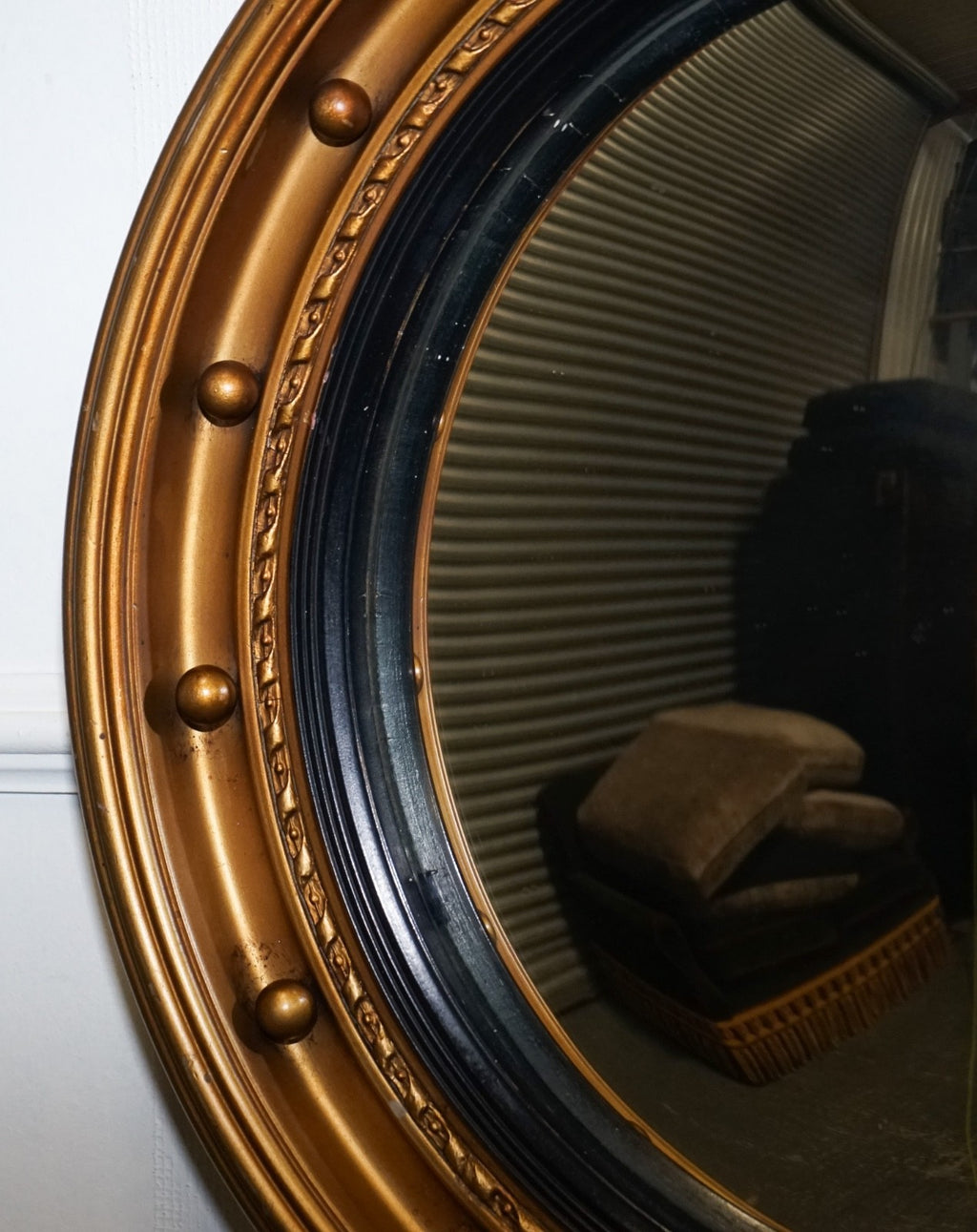 ANTIQUE 1920'S BUTLERS CONVEX BLACK & GOLD GILT WOOD WALL MIRROR