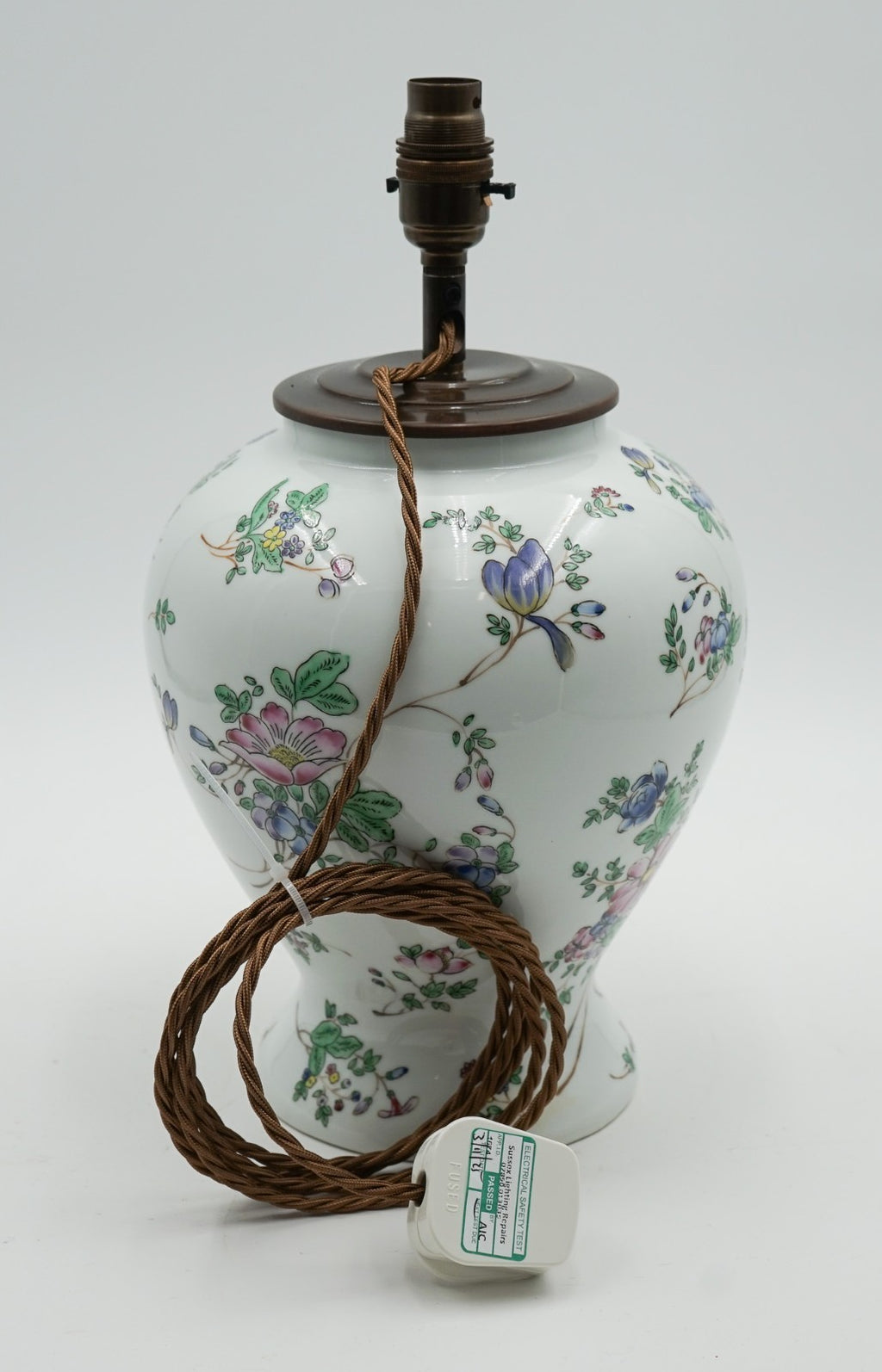 PAIR OF 1960'S CHINESE QIANLONG NIAN ZHI PORCELAIN VASES CONVERTED TABLE LAMPS