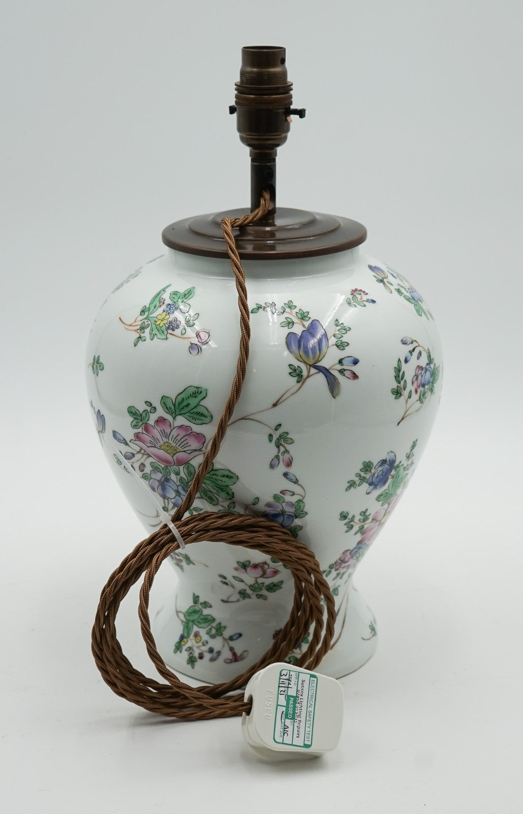 PAIR OF 1960'S CHINESE QIANLONG NIAN ZHI PORCELAIN VASES CONVERTED TABLE LAMPS