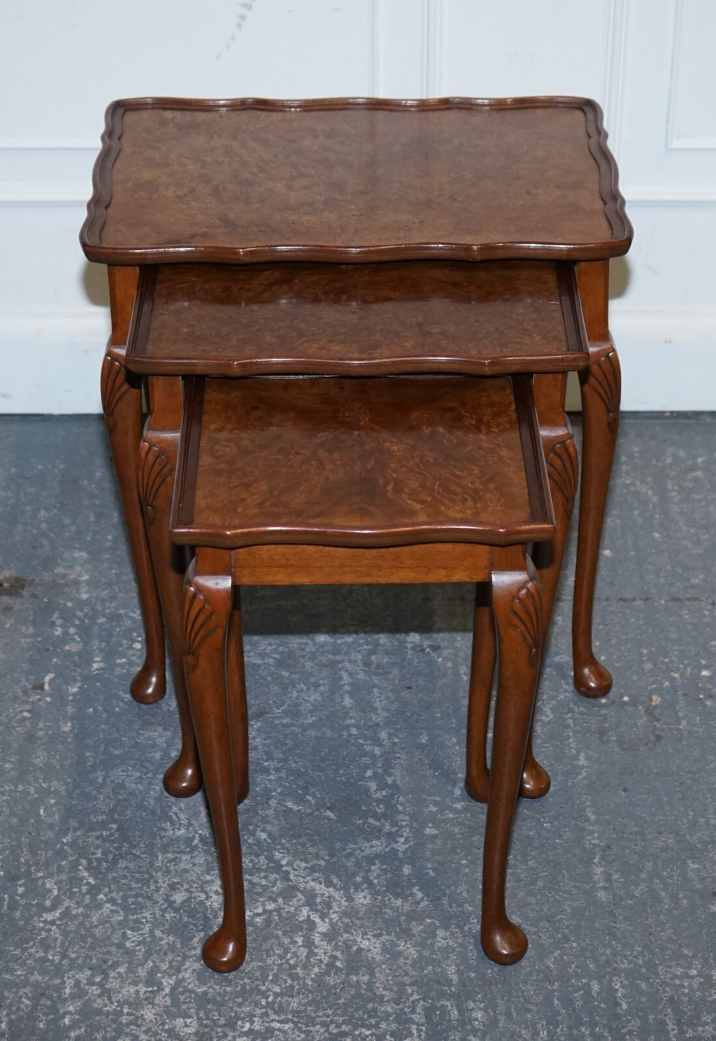 1920 ART DECO BURR WALNUT NEST OF THREE TABLES QUEEN ANNE LEGS
