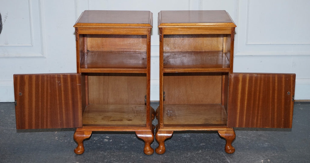 ANTIQUE PAIR OF ART DECO 1920'S LIGHT WALNUT  NIGHTSTANDS BEDSIDE TABLES
