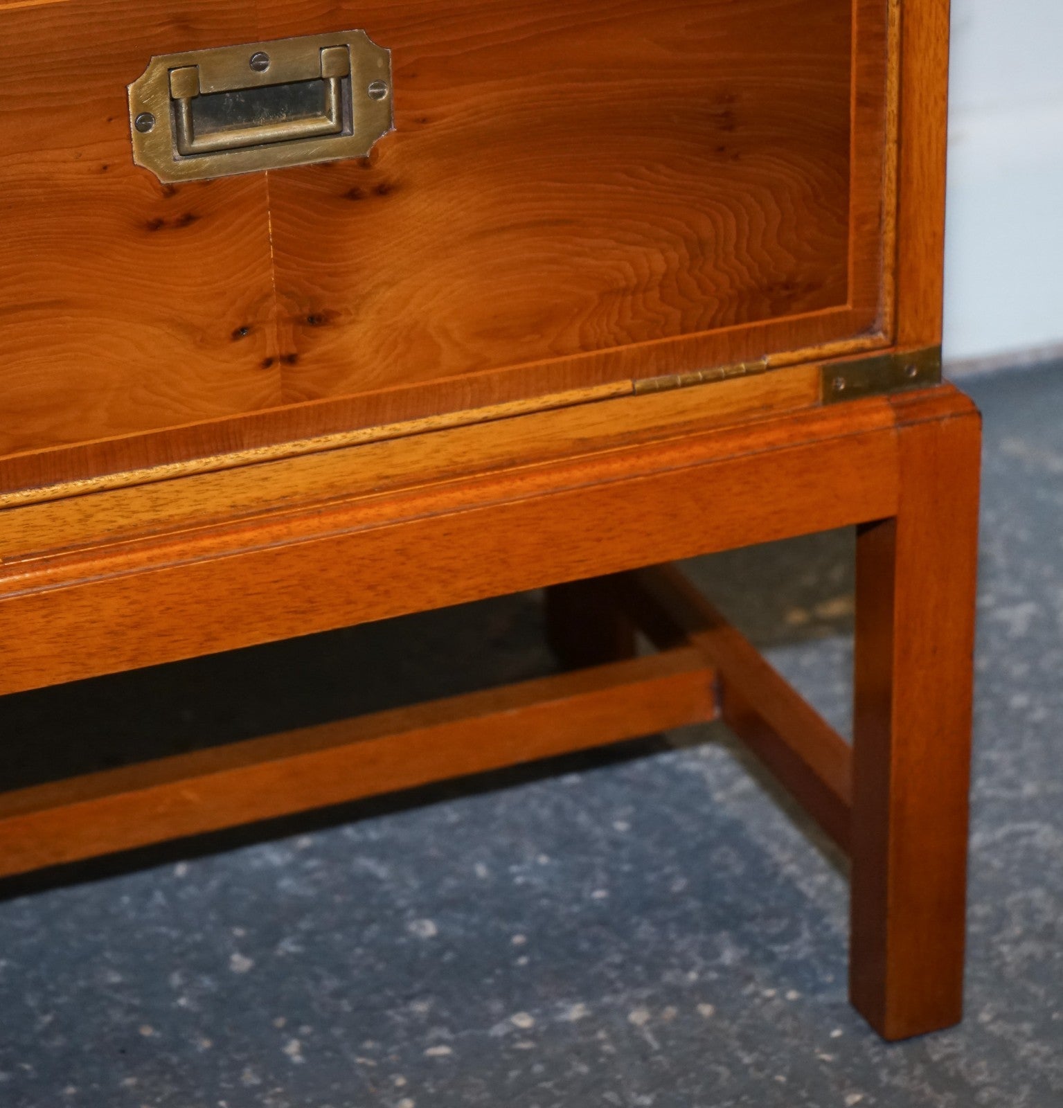 A PAIR OF YEW WOOD & BRASS ENGLISH MILITARY CAMPAIGN END CABINETS NIGHTSTANDS