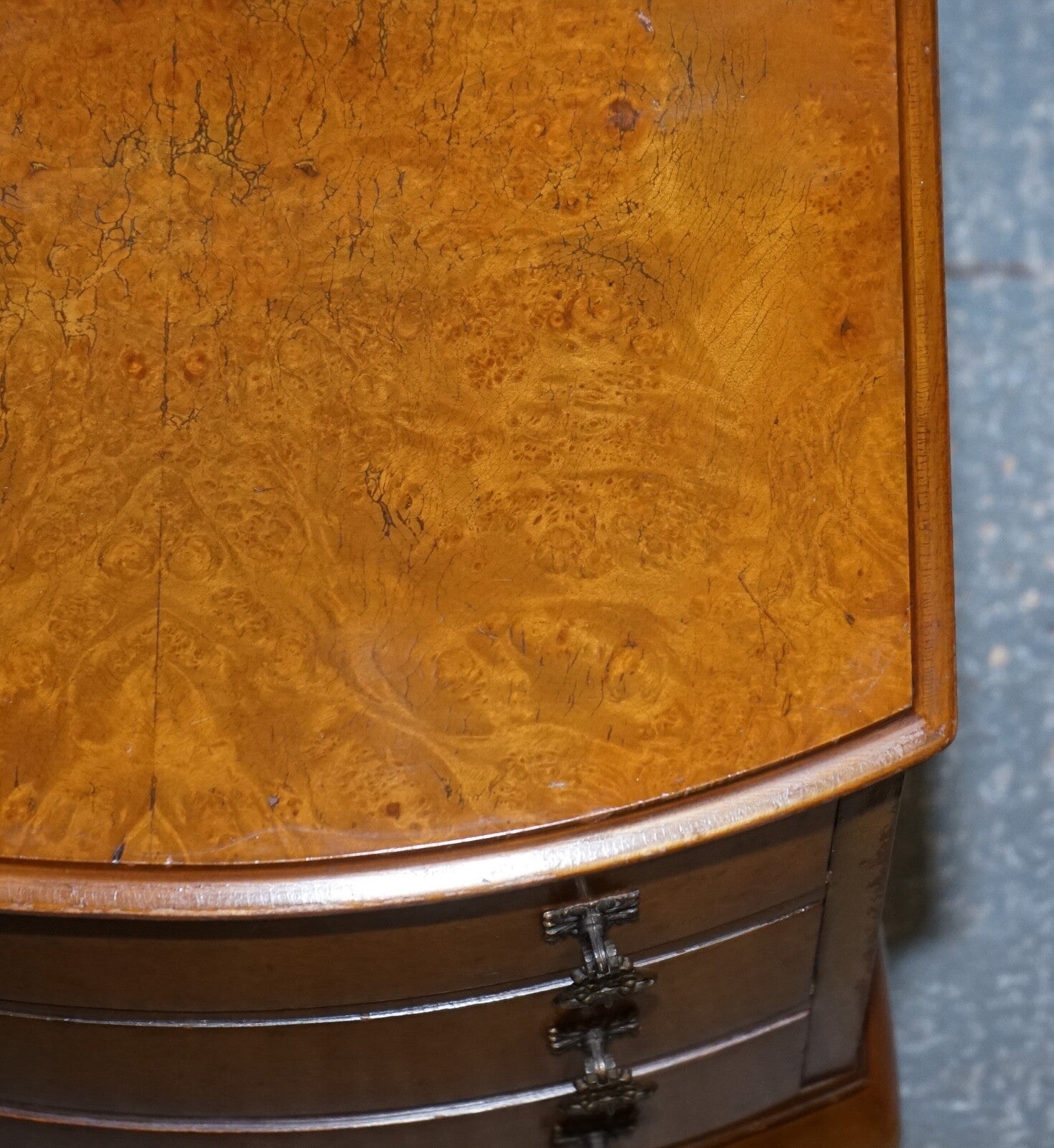 GORGEOUS VINTAGE ART DECO STYLE BURR WALNUT SIDE END LAMP TABLE QUEEN ANNE LEGS