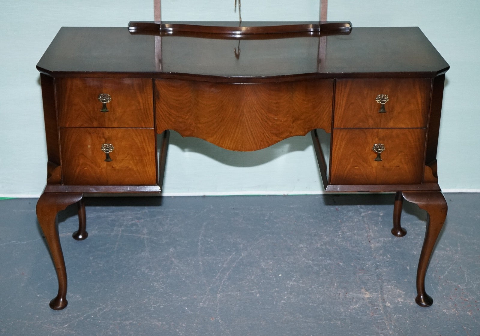 VINTAGE QUEEN ANNE STYLE LEGS DRESSING TABLE VANITY WITH LARGE MIRROR