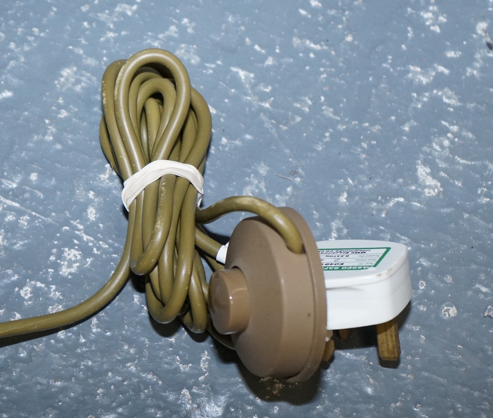 VINTAGE MID CENTRY HOLLYWOOD REGENCY BRASS WHITE TULIP GLASS FLOOR LAMP