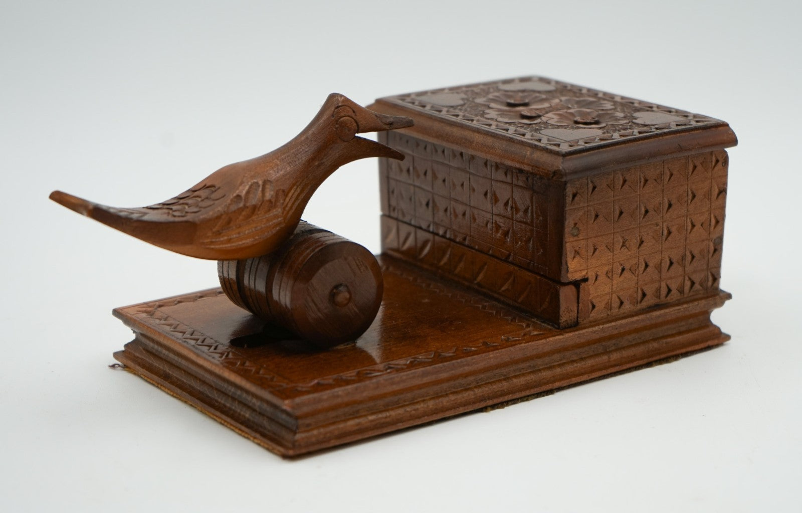 CIRCA 1950'S BIRDIE CIGARETTE DISPENSER CARVED WOOD BOX