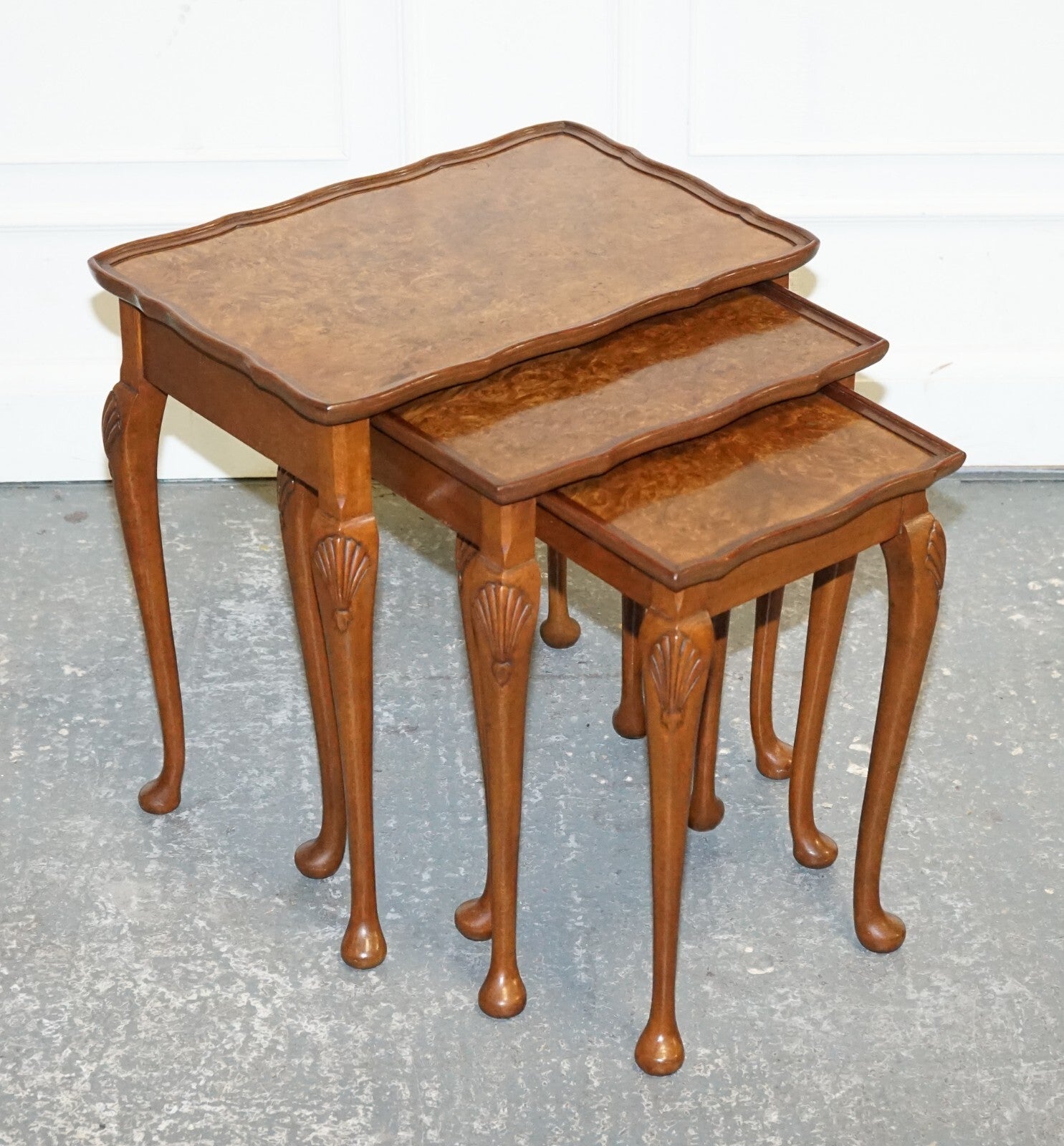 1920 ART DECO BURR WALNUT NEST OF THREE TABLES QUEEN ANNE LEGS