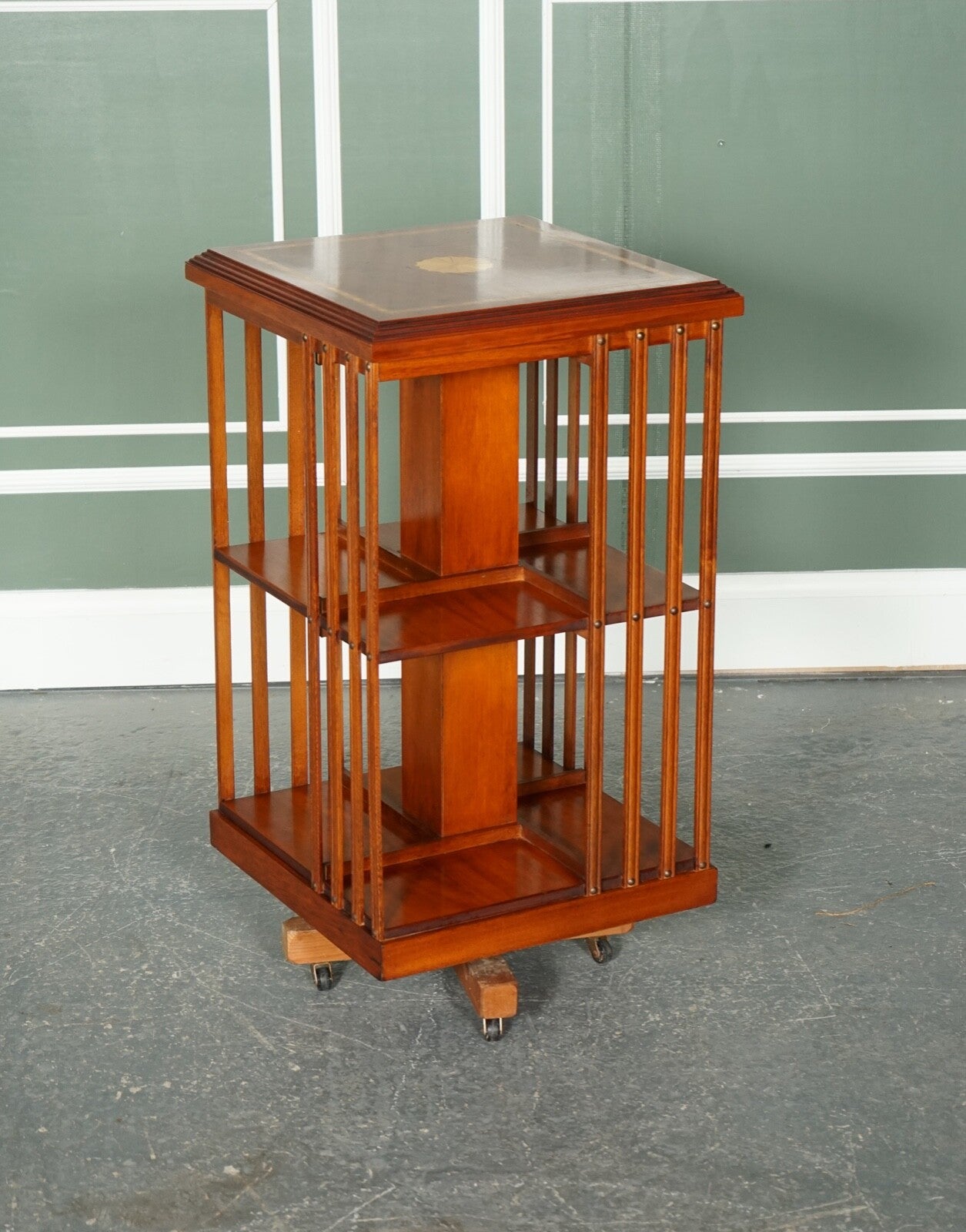 STUNNING BURR WALNUT SHERATON REVIVAL INLAID REVOLVING BOOKCASE END TABLE