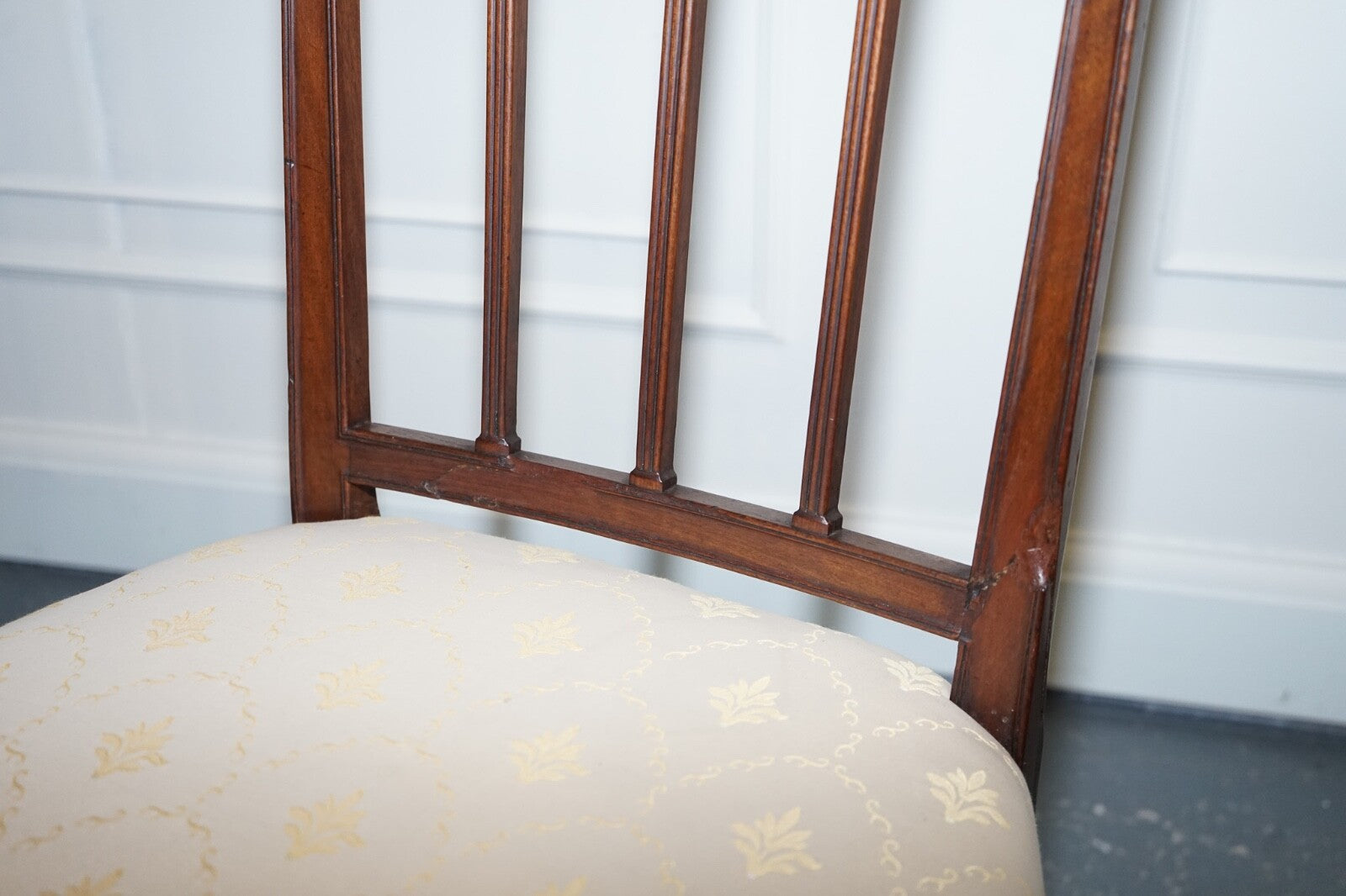 VICTORIAN PAIR OF SIDE CHAIRS WITH CREAM FABRIC SEATS