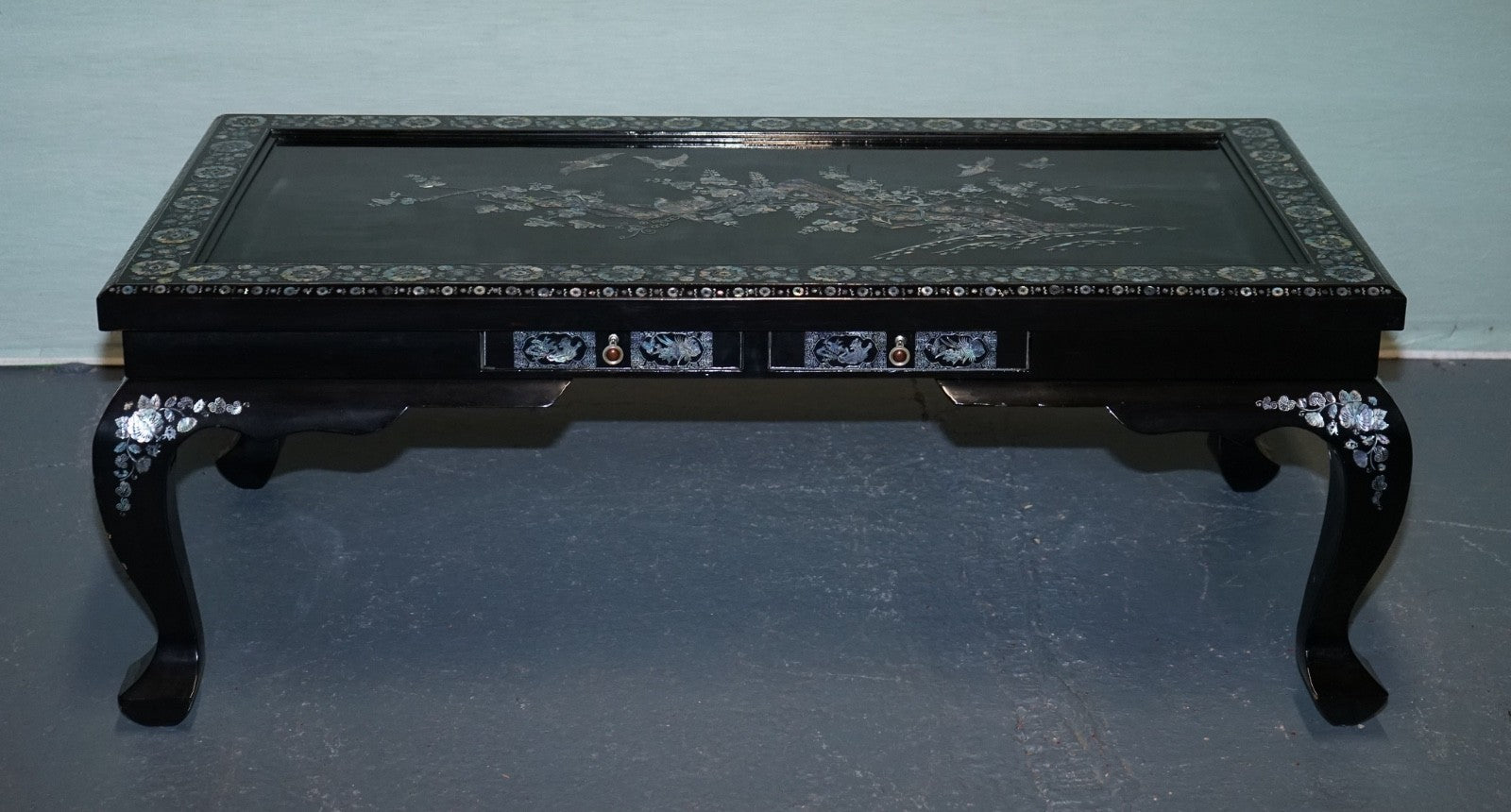 ORIENTAL CHINESE BLACK LACQUER COFFEE TABLE WITH MOTHER OF PEARL AND TWO DRAWERS