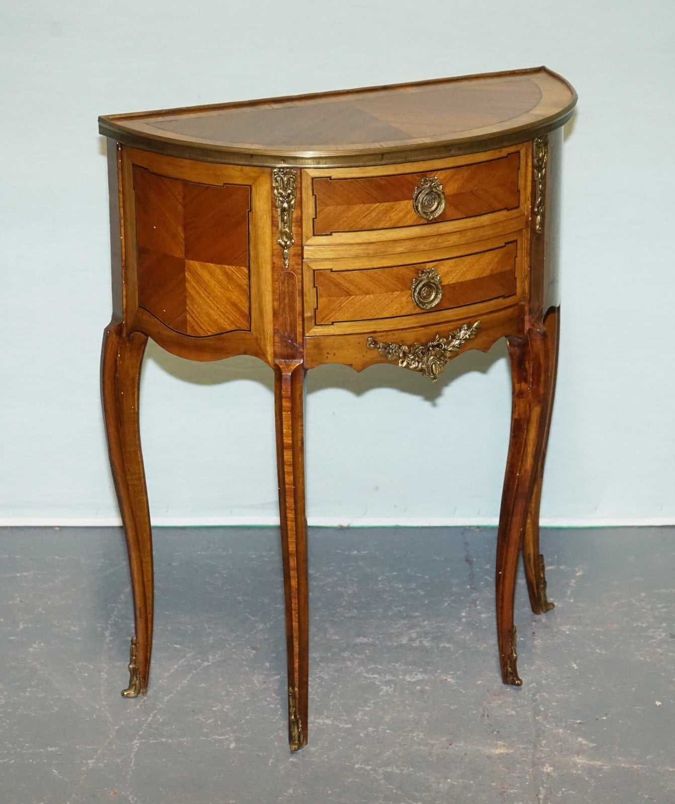 LOUIS XV STYLE MARQUETRY SIDE TABLE NIGHTSTAND WITH GiLT GOLD MOUNTS