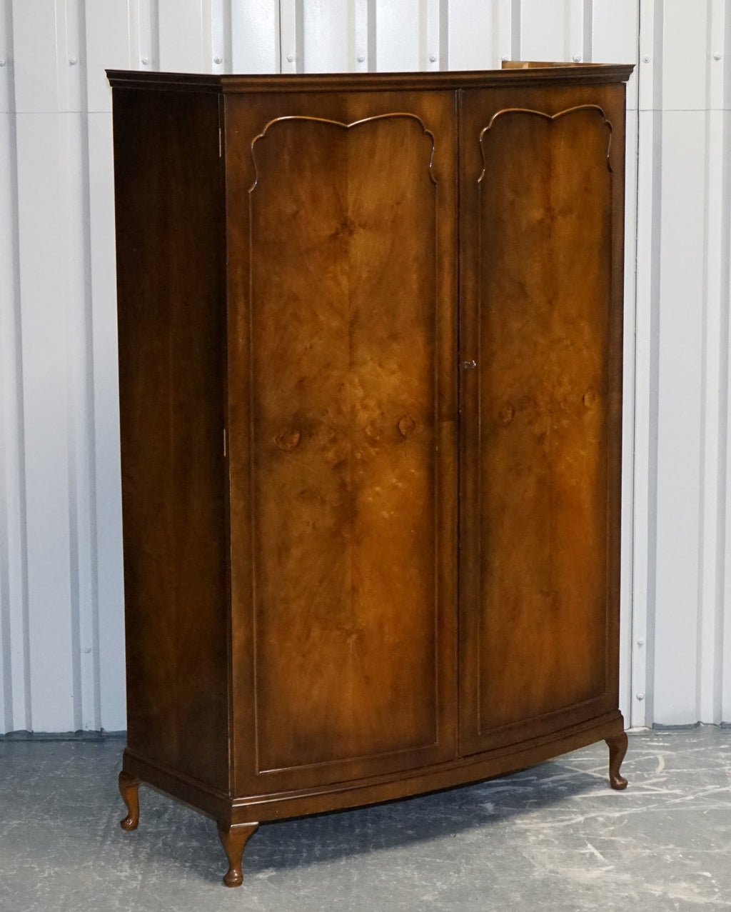STUNNING 1920'S ENGLISH WALNUT ART DECO DOUBLE WARDROBE QUEEN ANNE LEGS