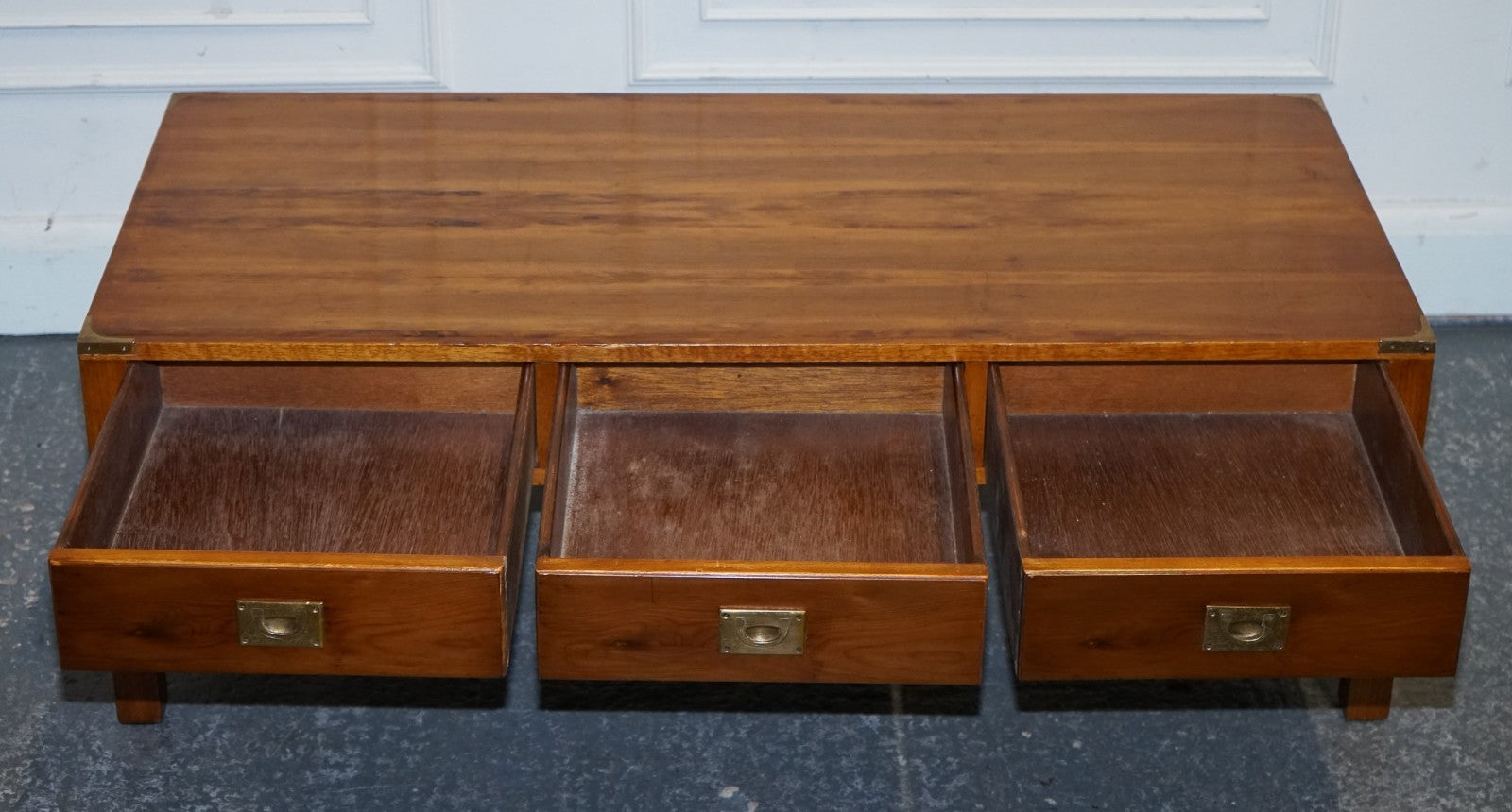 VINTAGE YEW WOOD BRASS MILITARY CAMPAIGN 3 DRAWER COFFEE TABLE