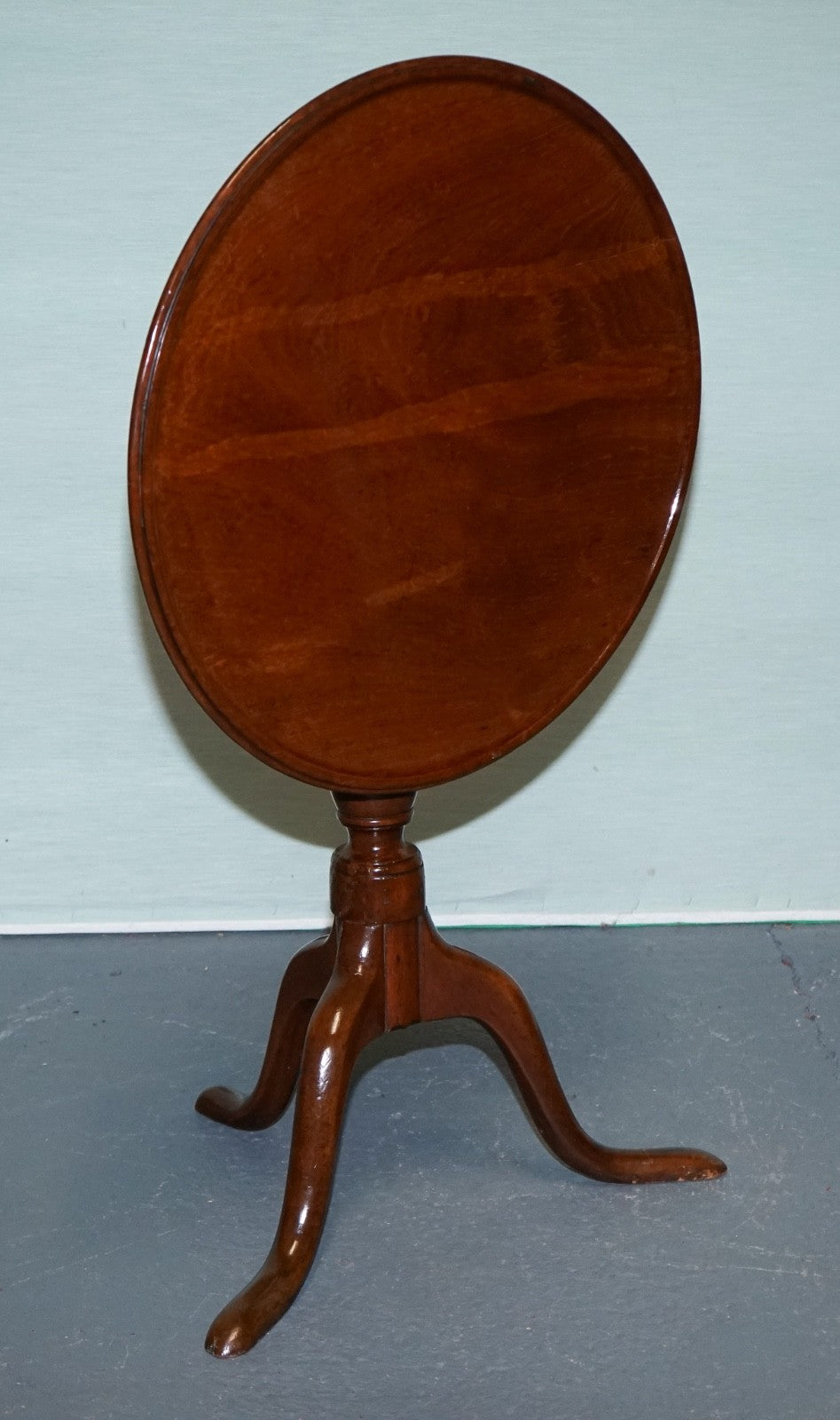 VICTORIAN HARDWOOD TILT TOP TRIPOD TABLE ROUND SIDE OR WiNE TABLE