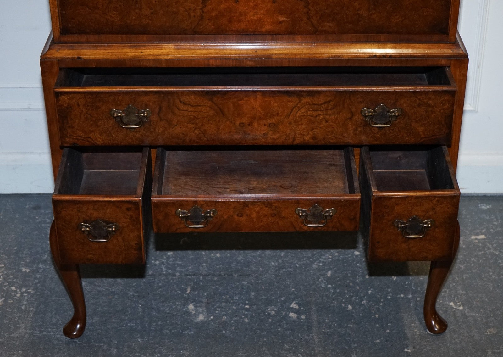 ANTIQUE GEORGIAN STYLE BURR WALNUT CHEST ON STAND WITH QUEEN ANNE LEGS