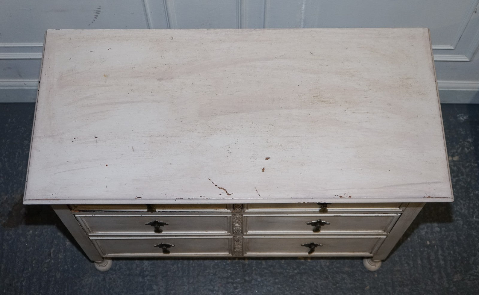 ANTIQUE VICTORIAN HAND PAINTED IVORY WHITE CHEST OF DRAWERS WITH BRASS HANDLES